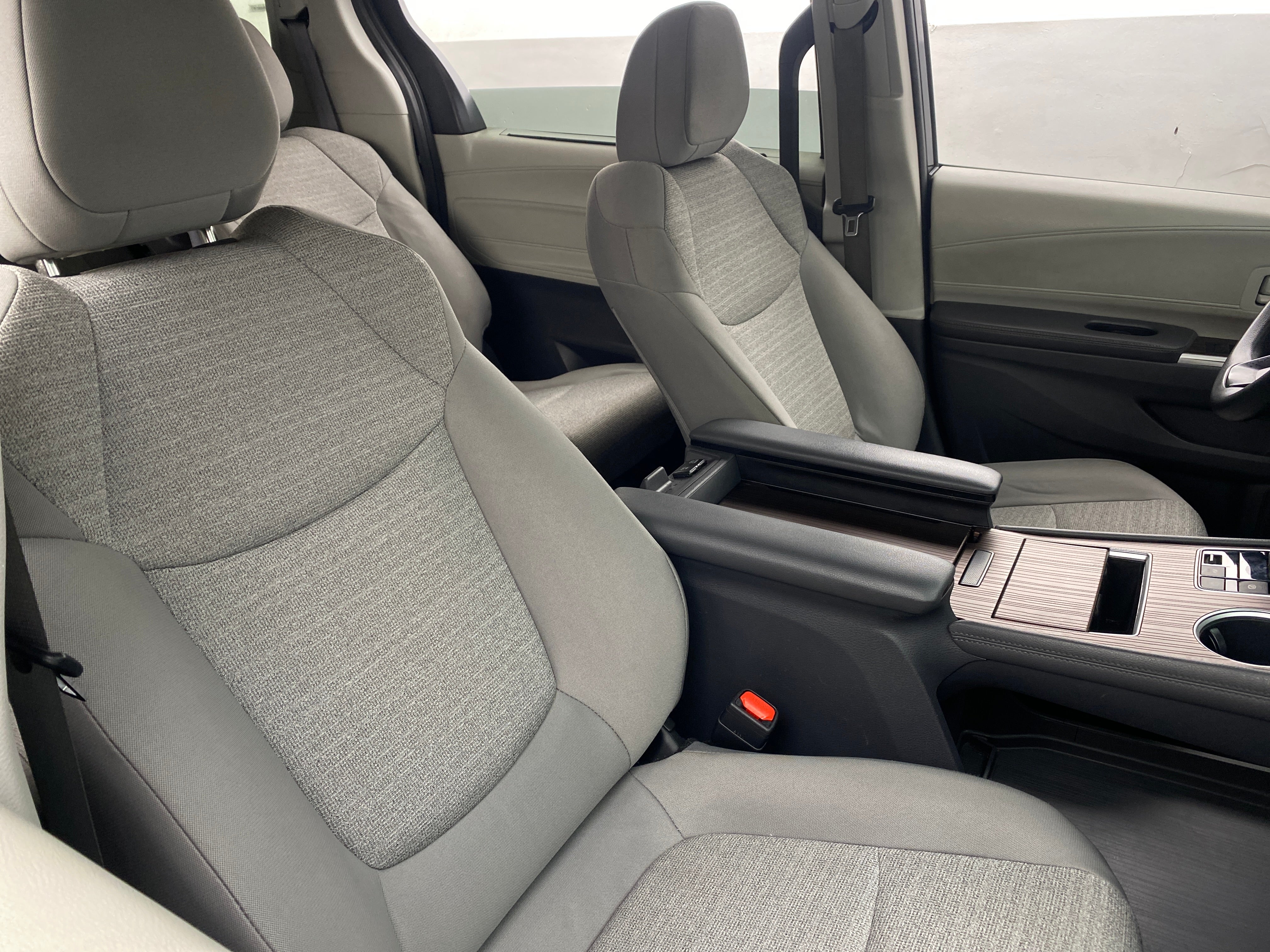2022 Toyota Sienna LE 2