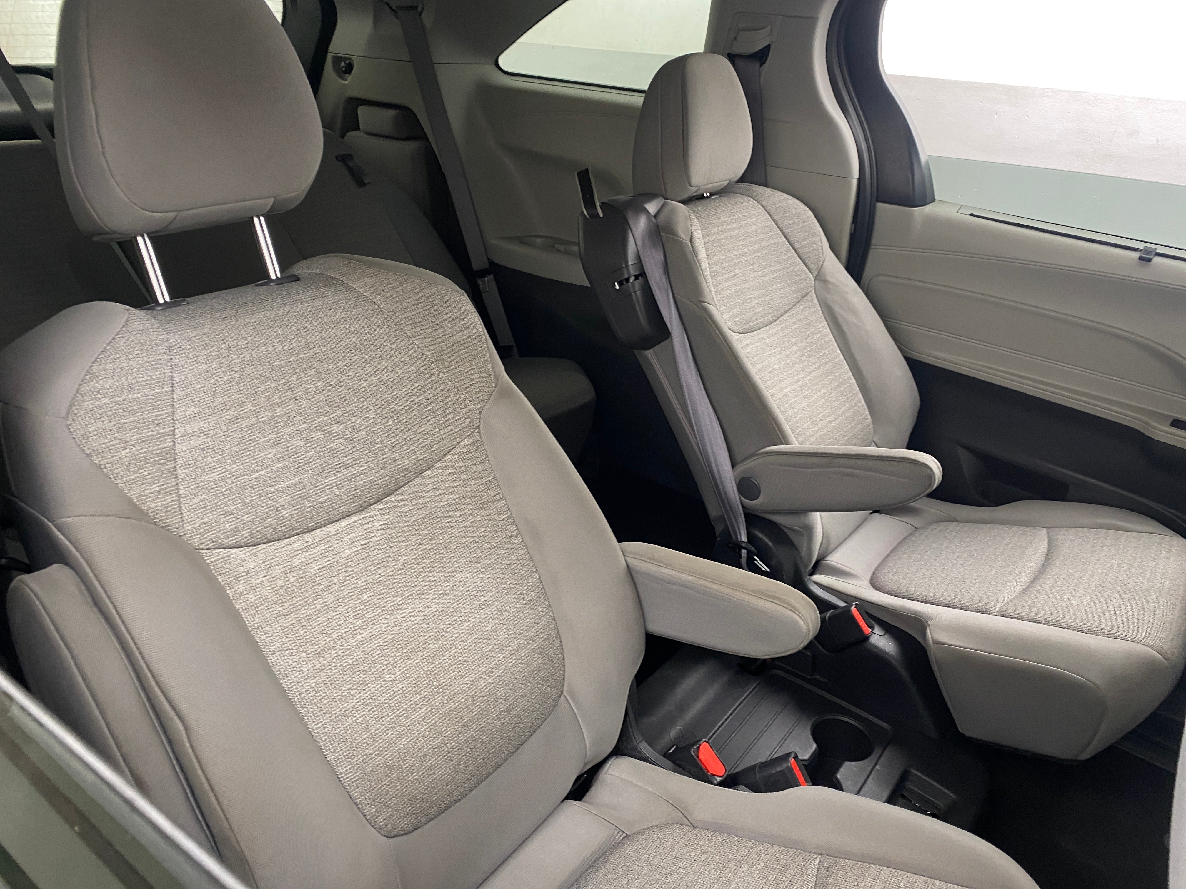 2022 Toyota Sienna LE 6