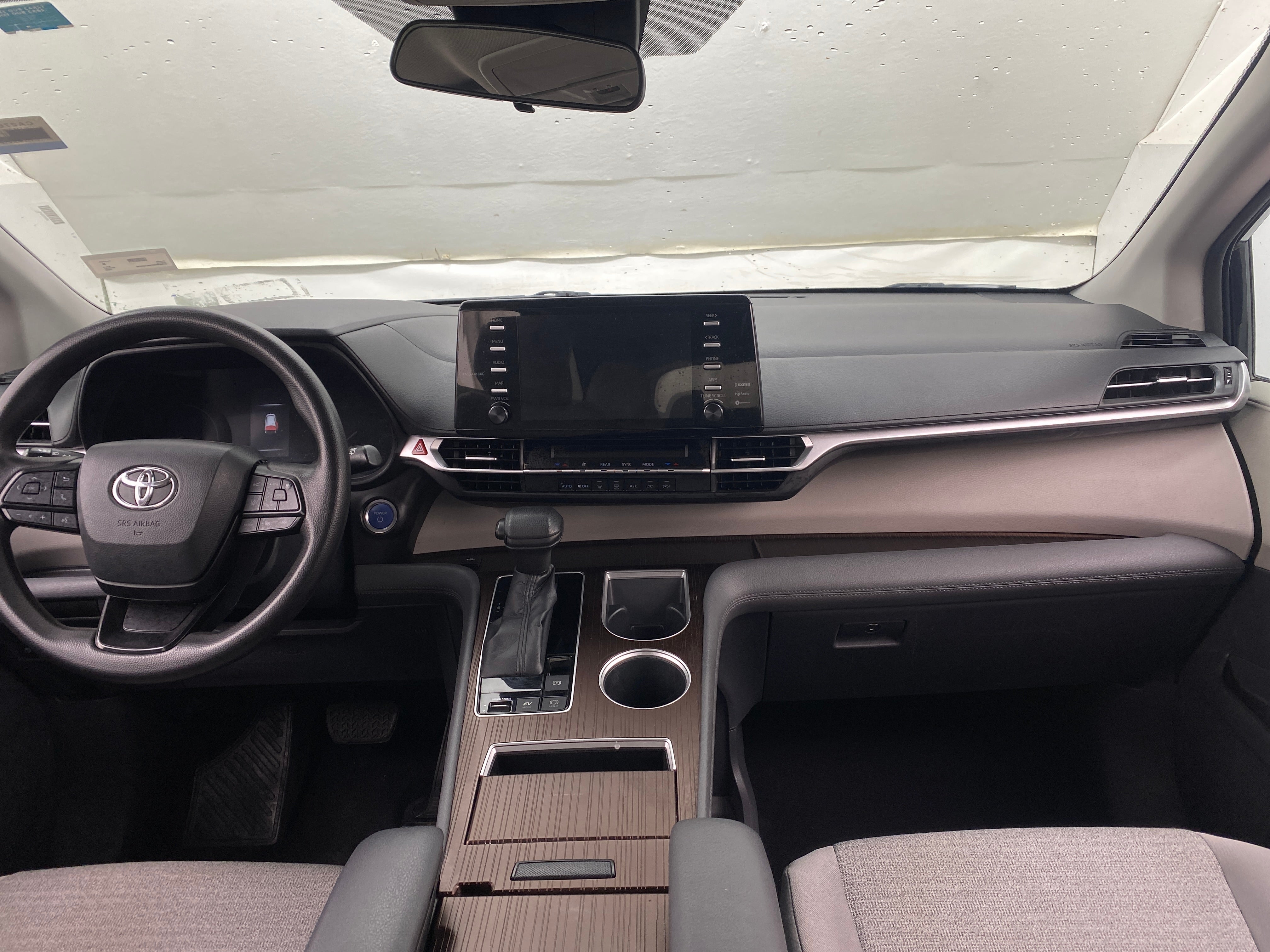 2022 Toyota Sienna LE 3
