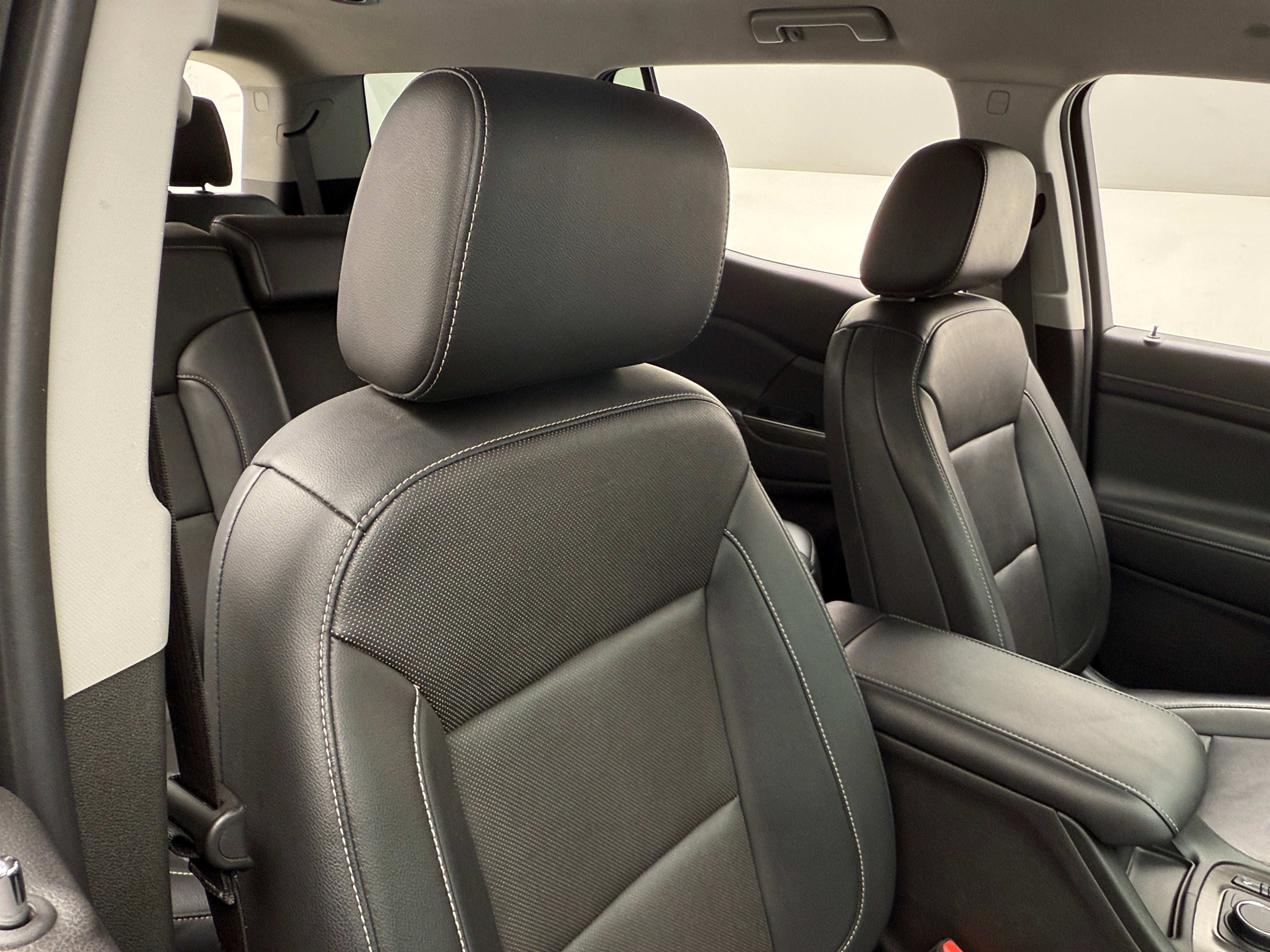 2023 GMC Acadia SLT 2