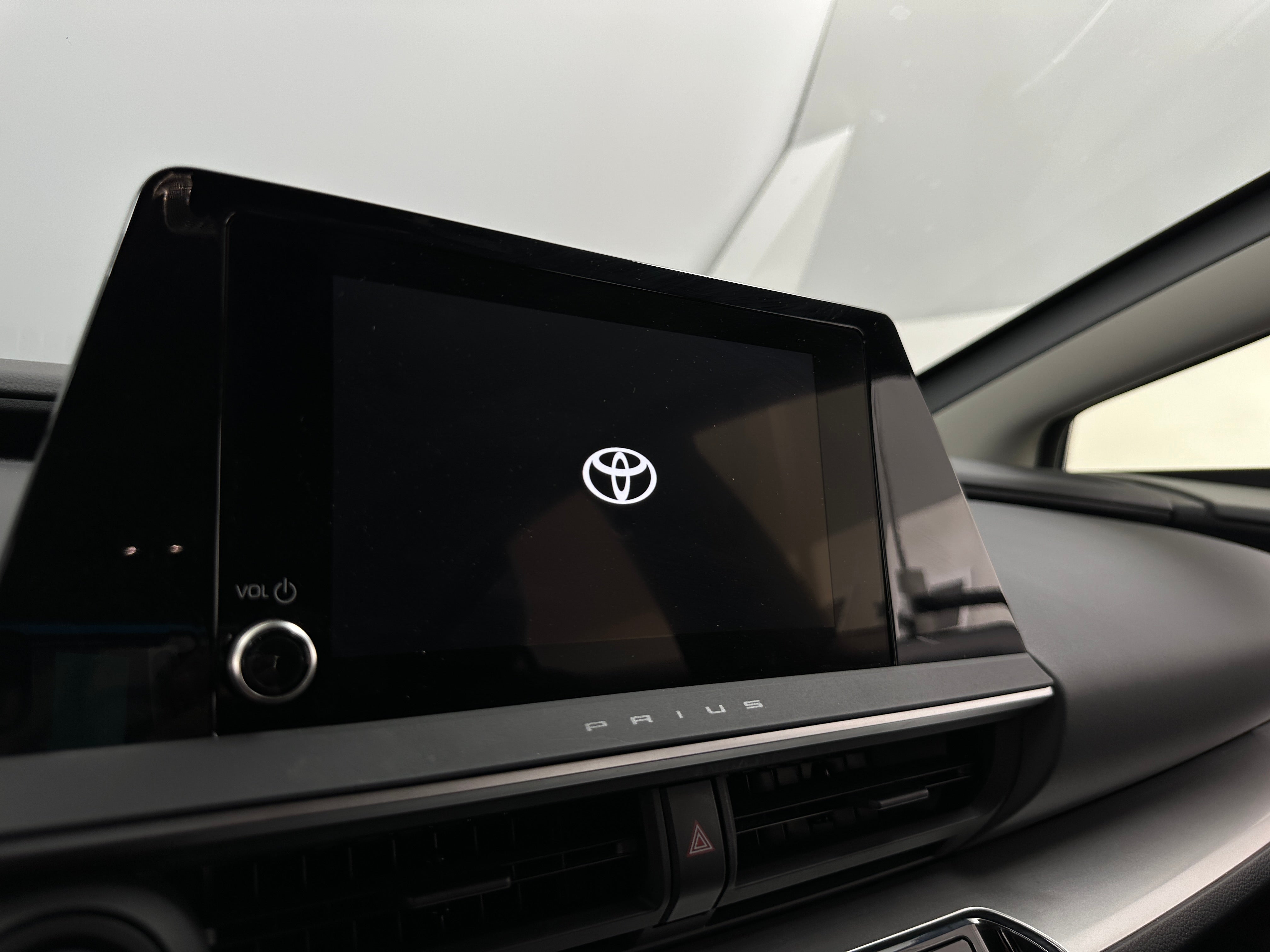 2024 Toyota Prius LE 4