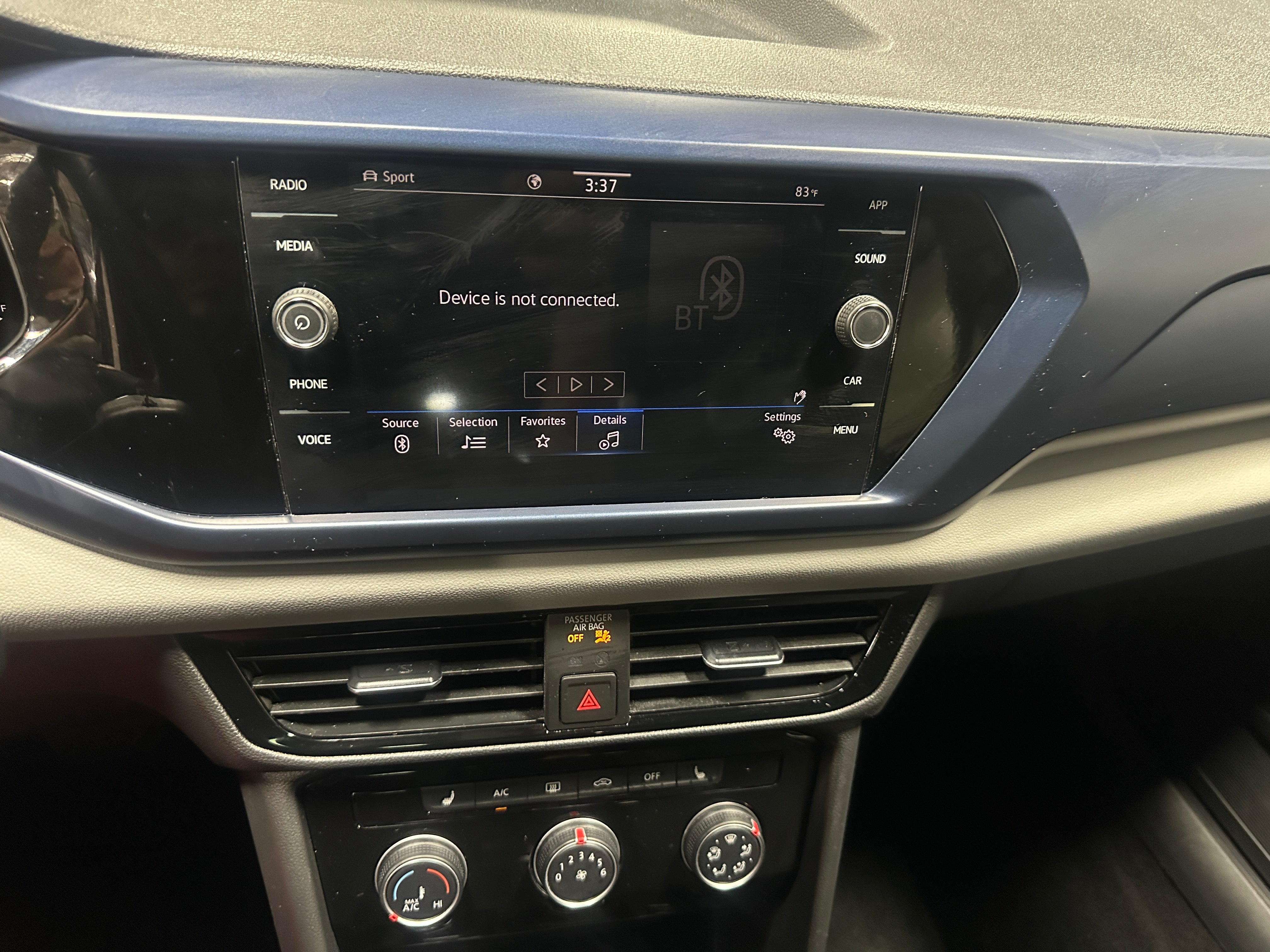 2023 Volkswagen Taos SE 3