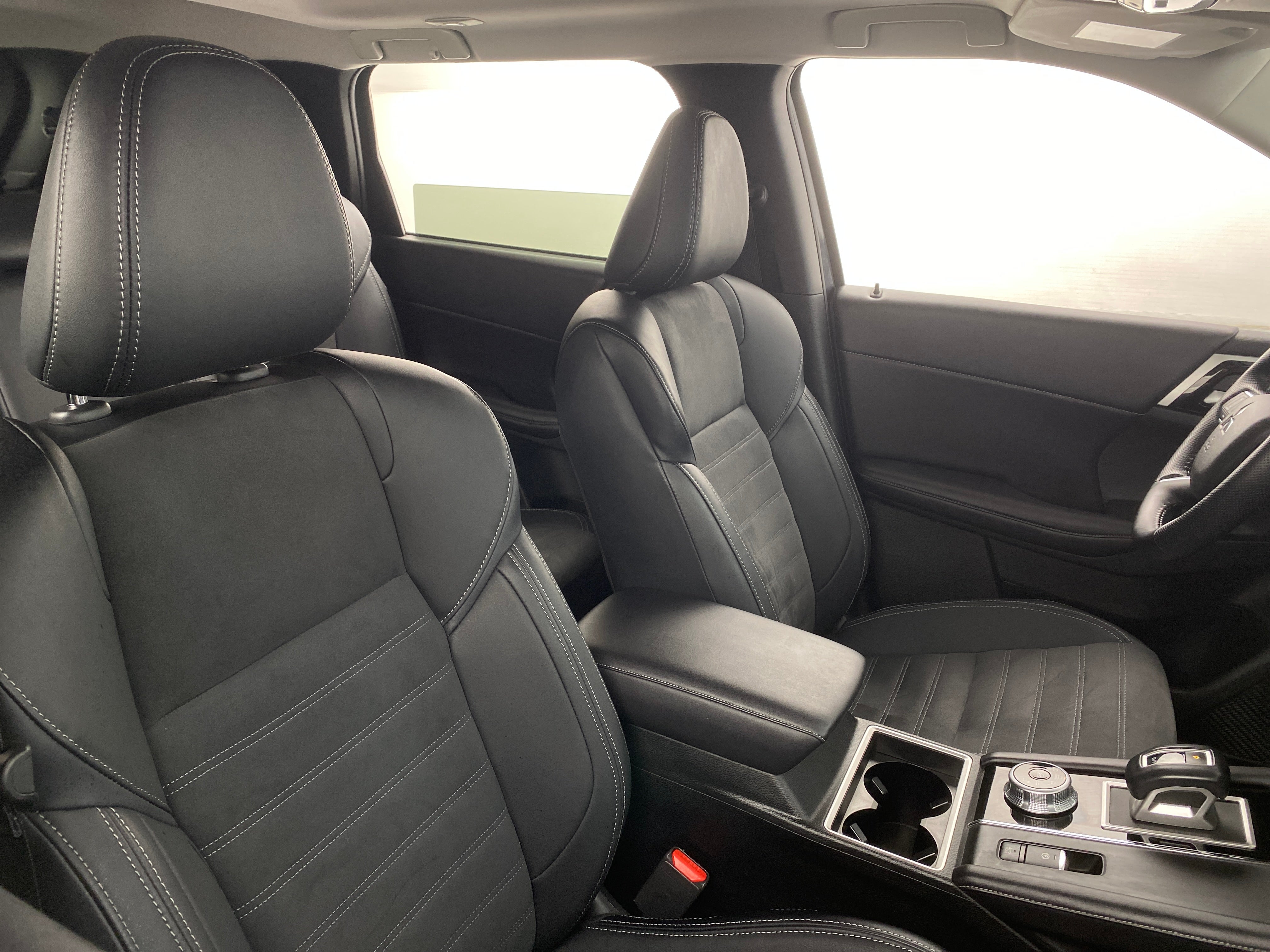 2024 Mitsubishi Outlander SE 2