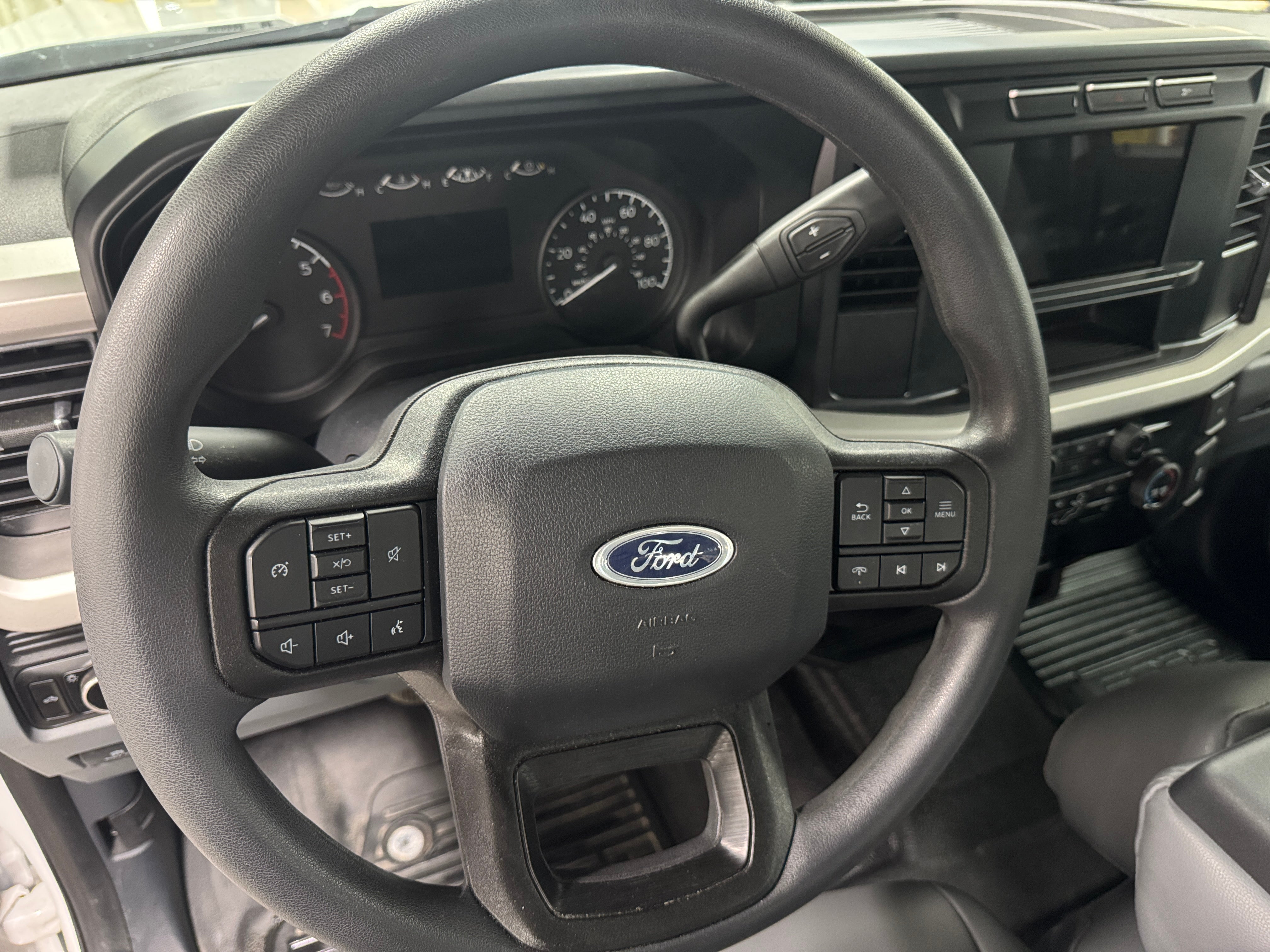 2024 Ford Econoline E-350 4