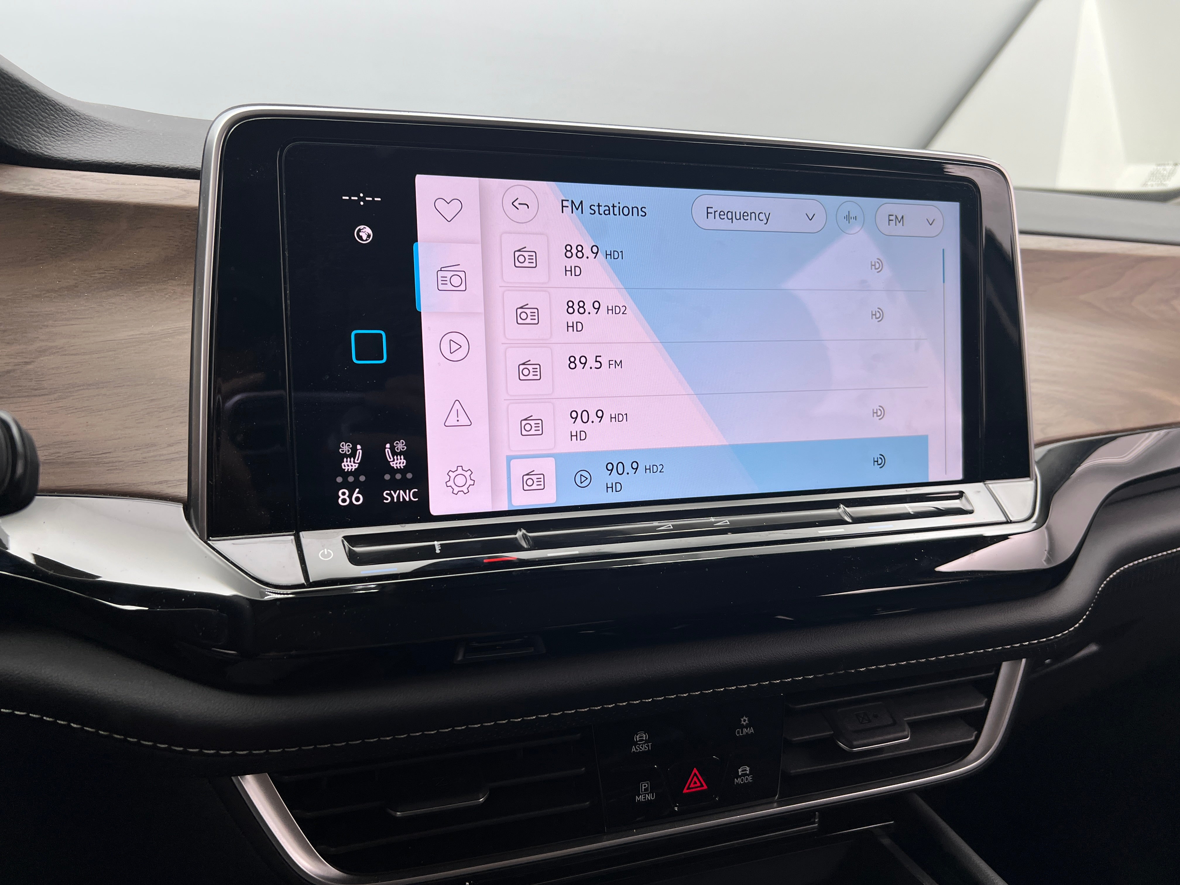 2024 Volkswagen Atlas SE 3