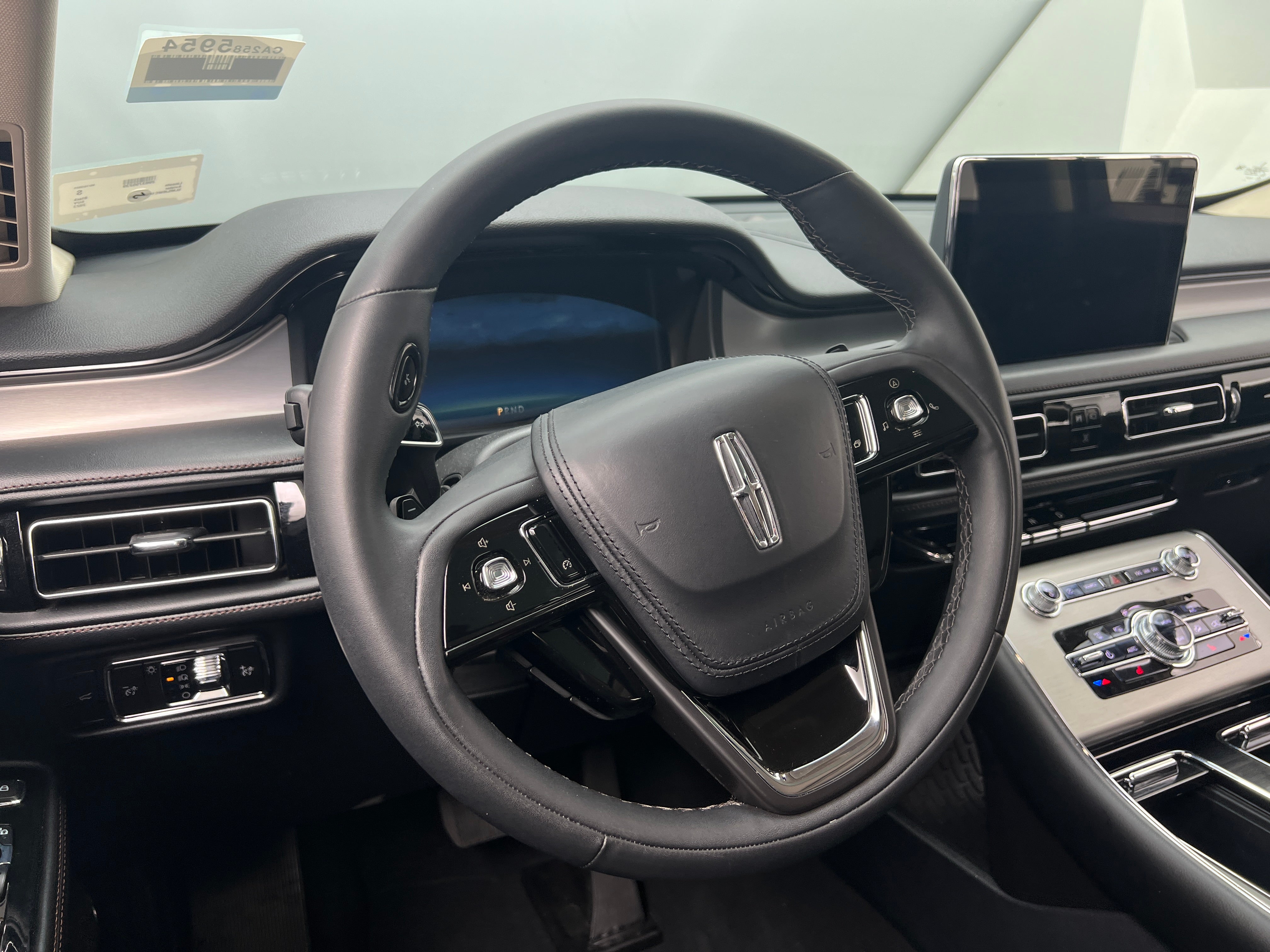 2023 Lincoln Aviator  4