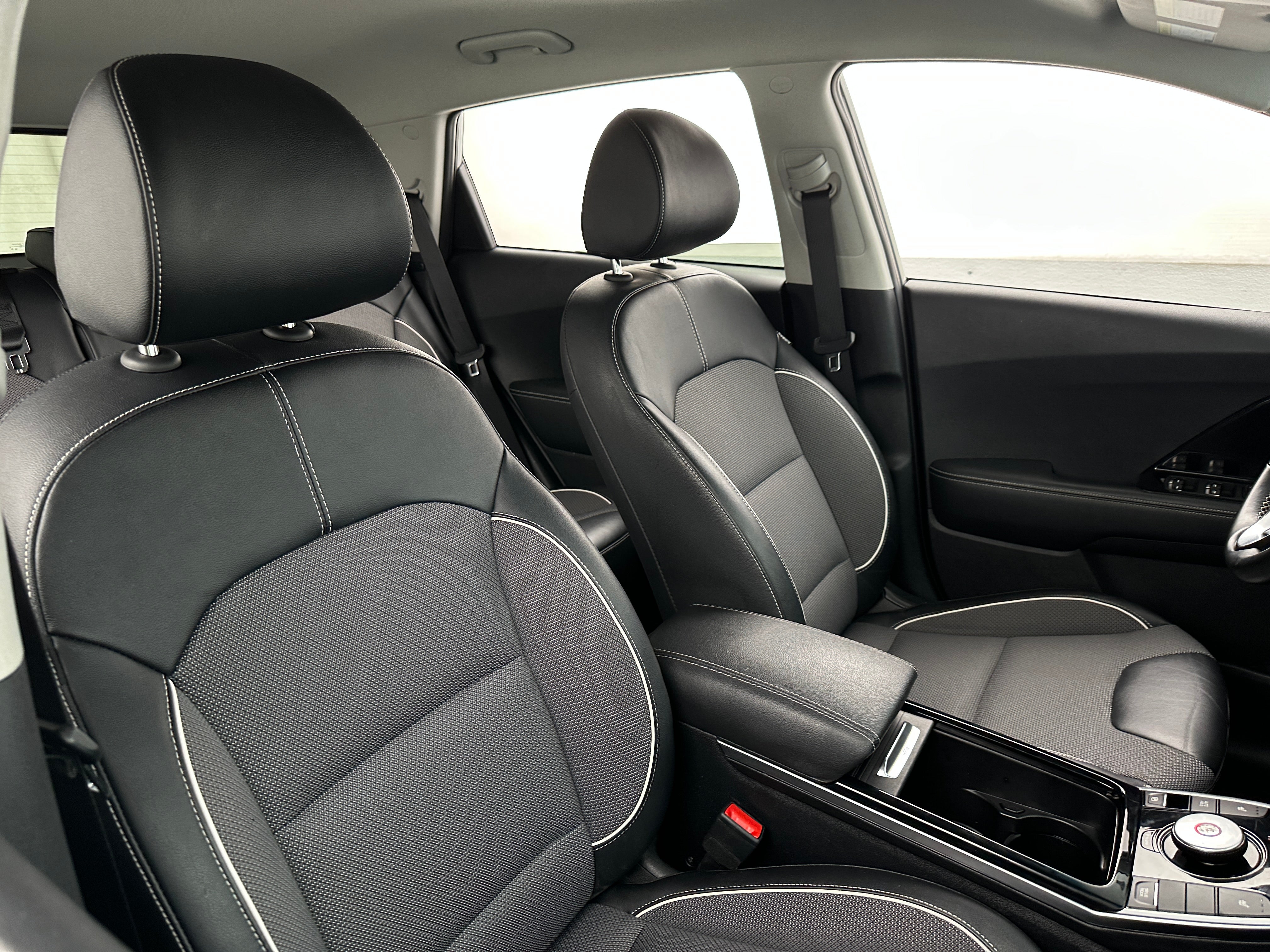 2022 Kia Niro EX 2