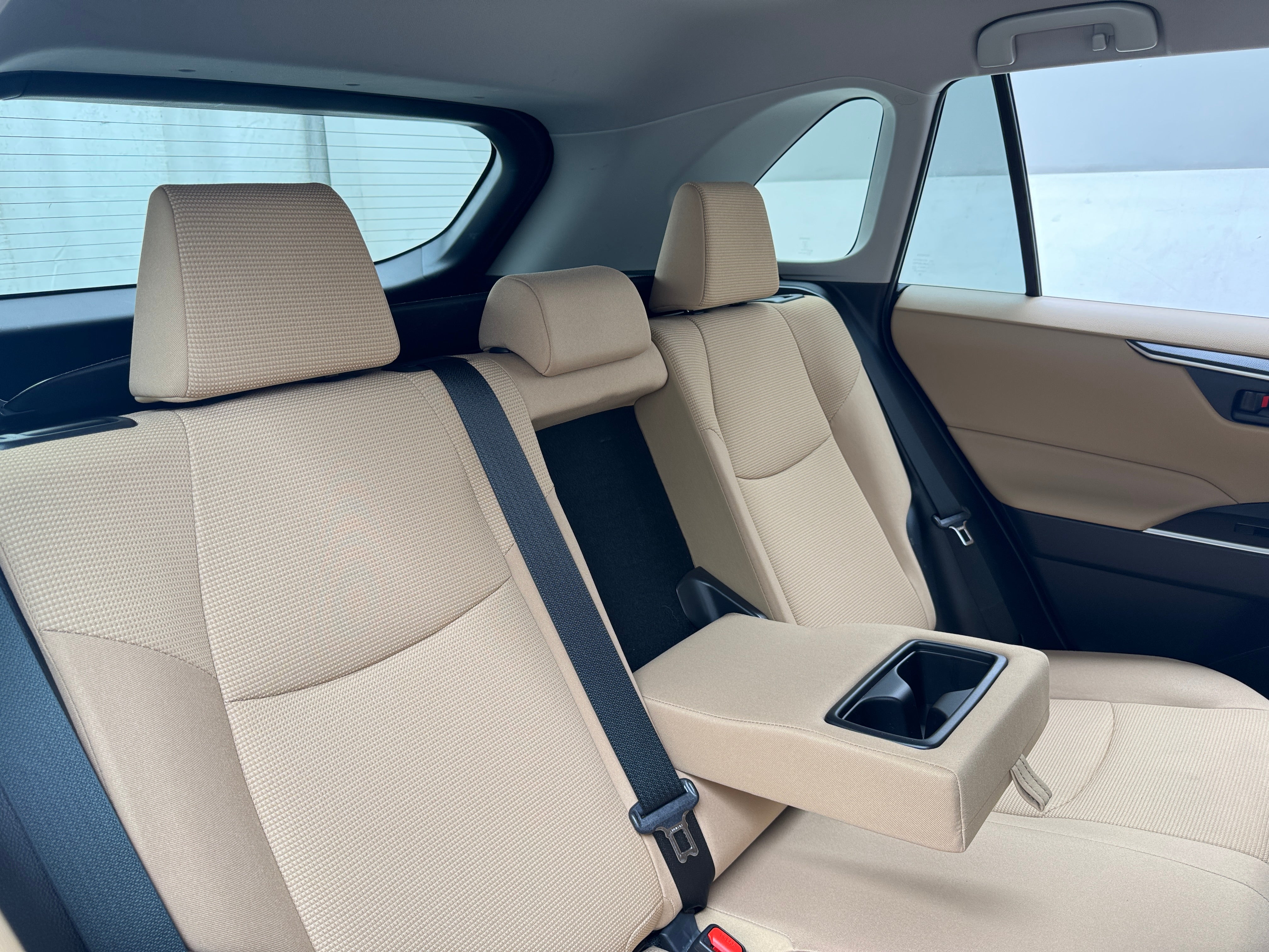2022 Toyota RAV4 LE 6