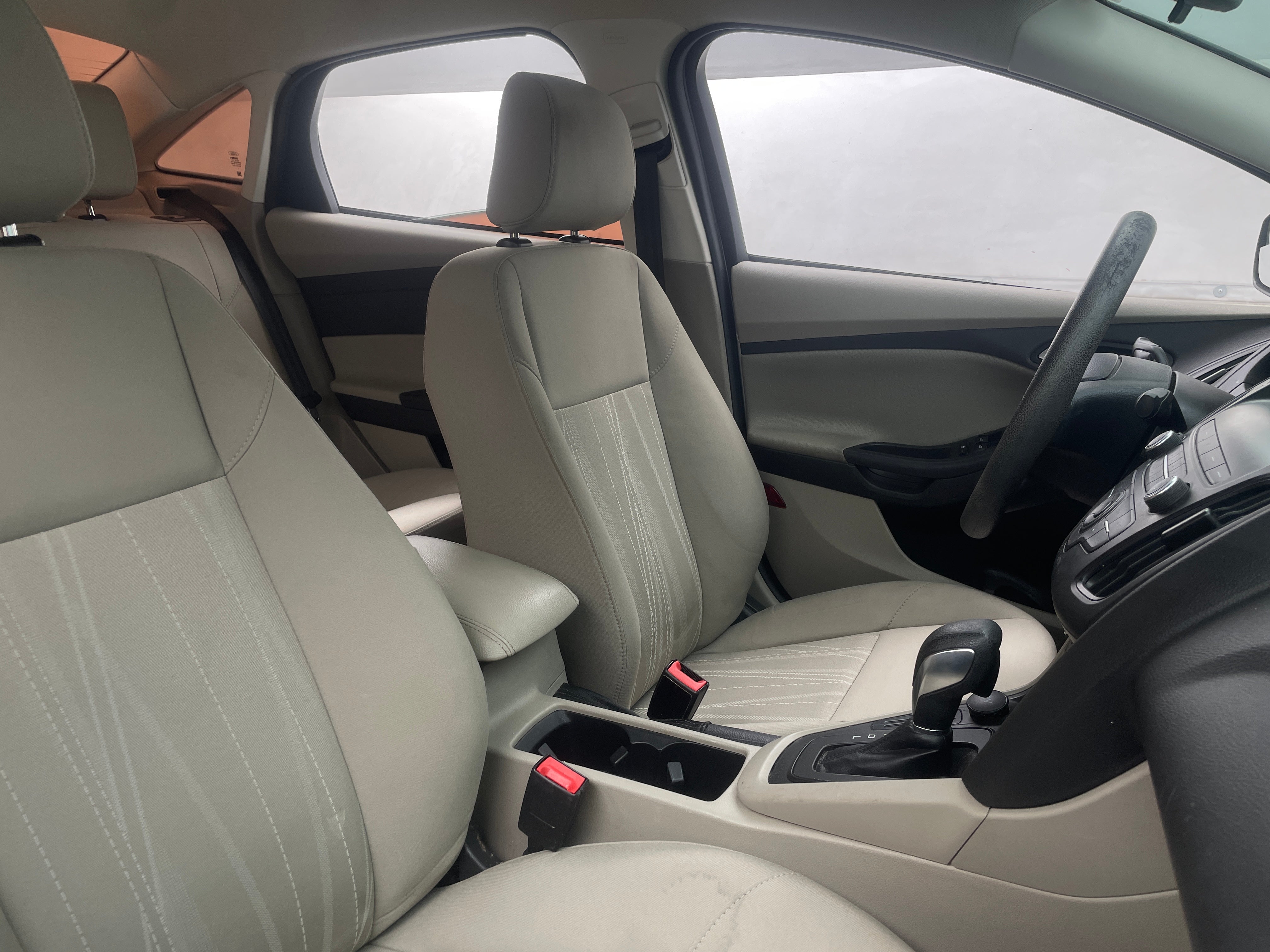 2018 Ford Focus SE 2