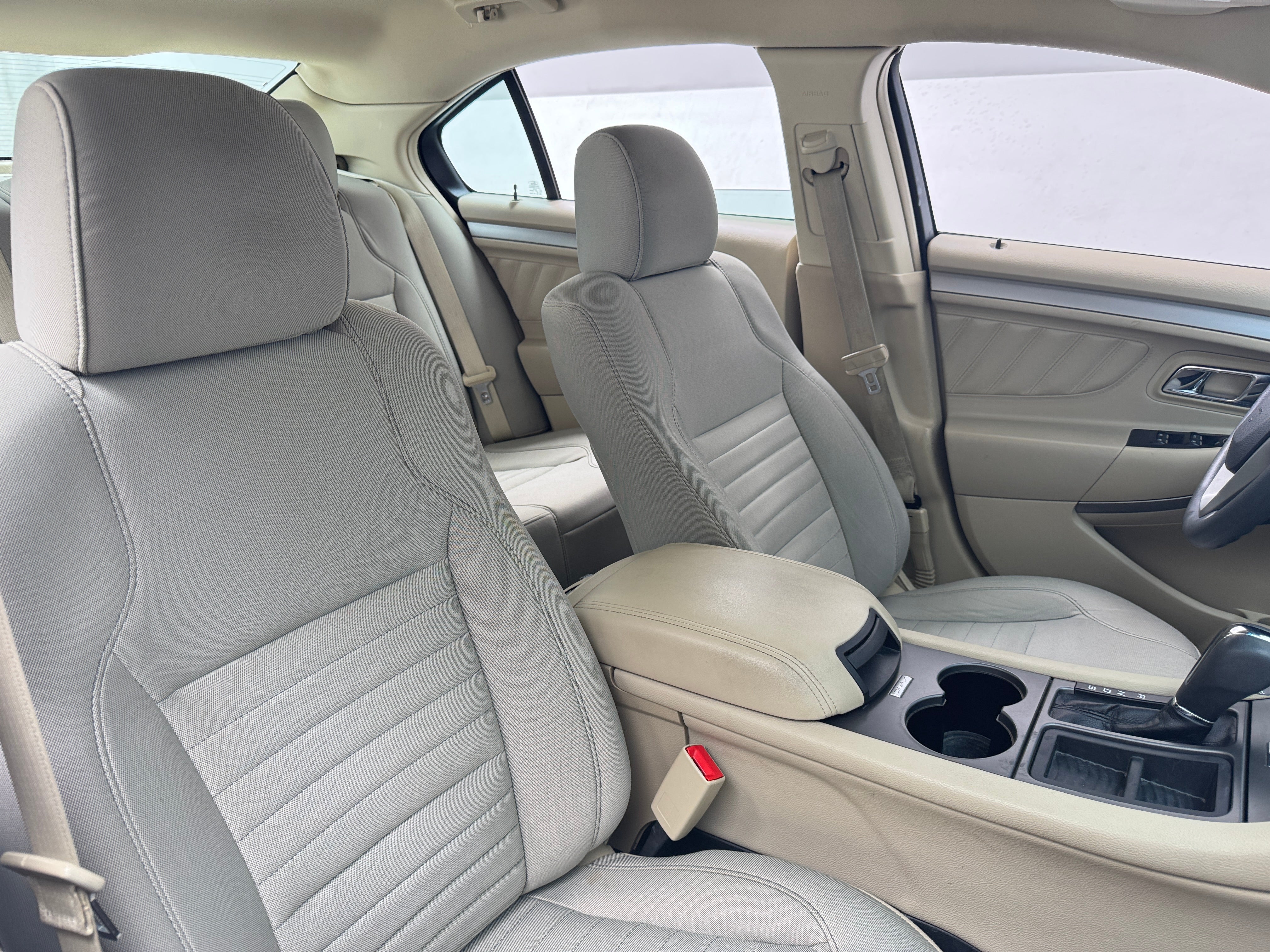 2017 Ford Taurus SE 2