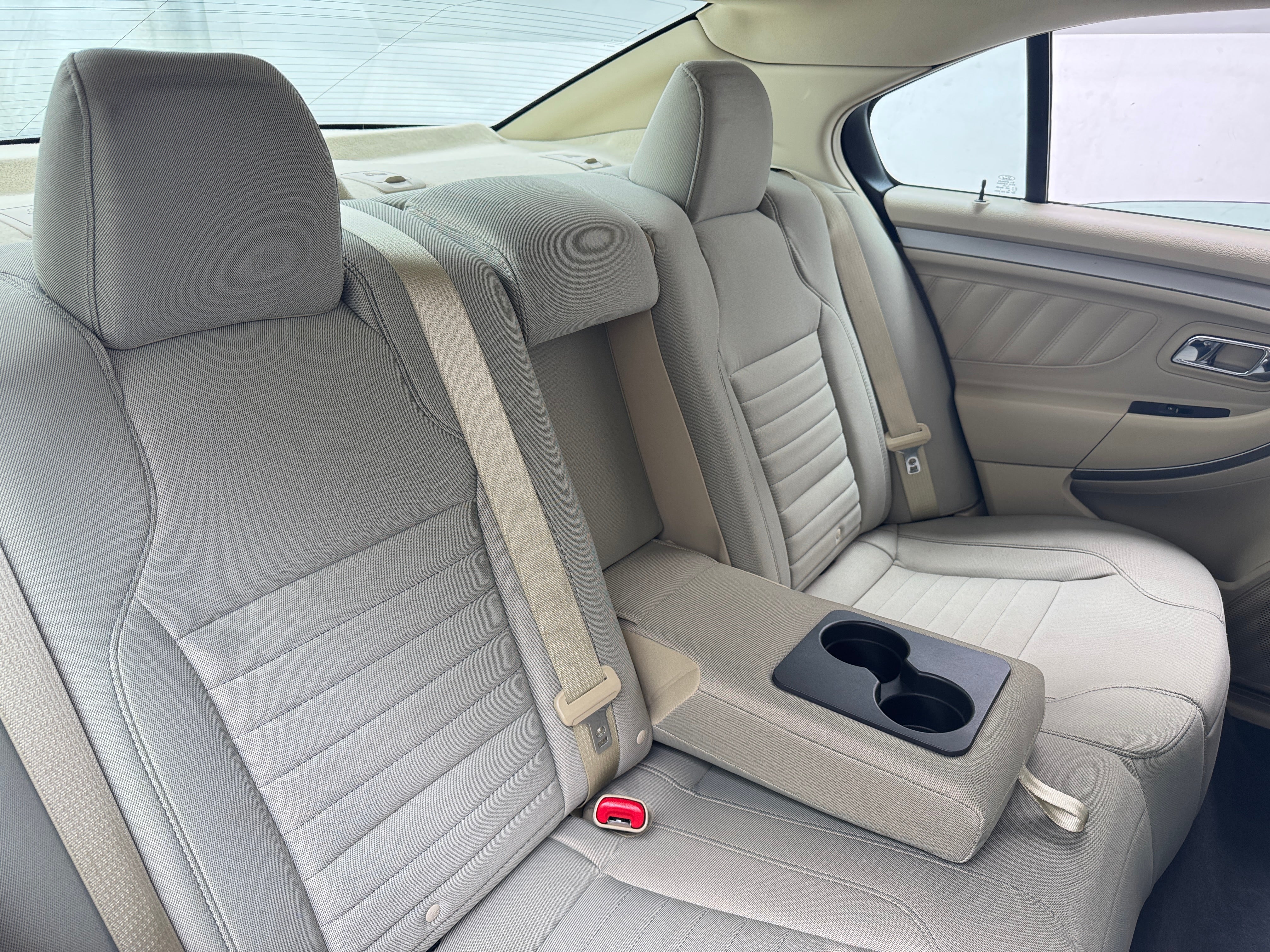 2017 Ford Taurus SE 6