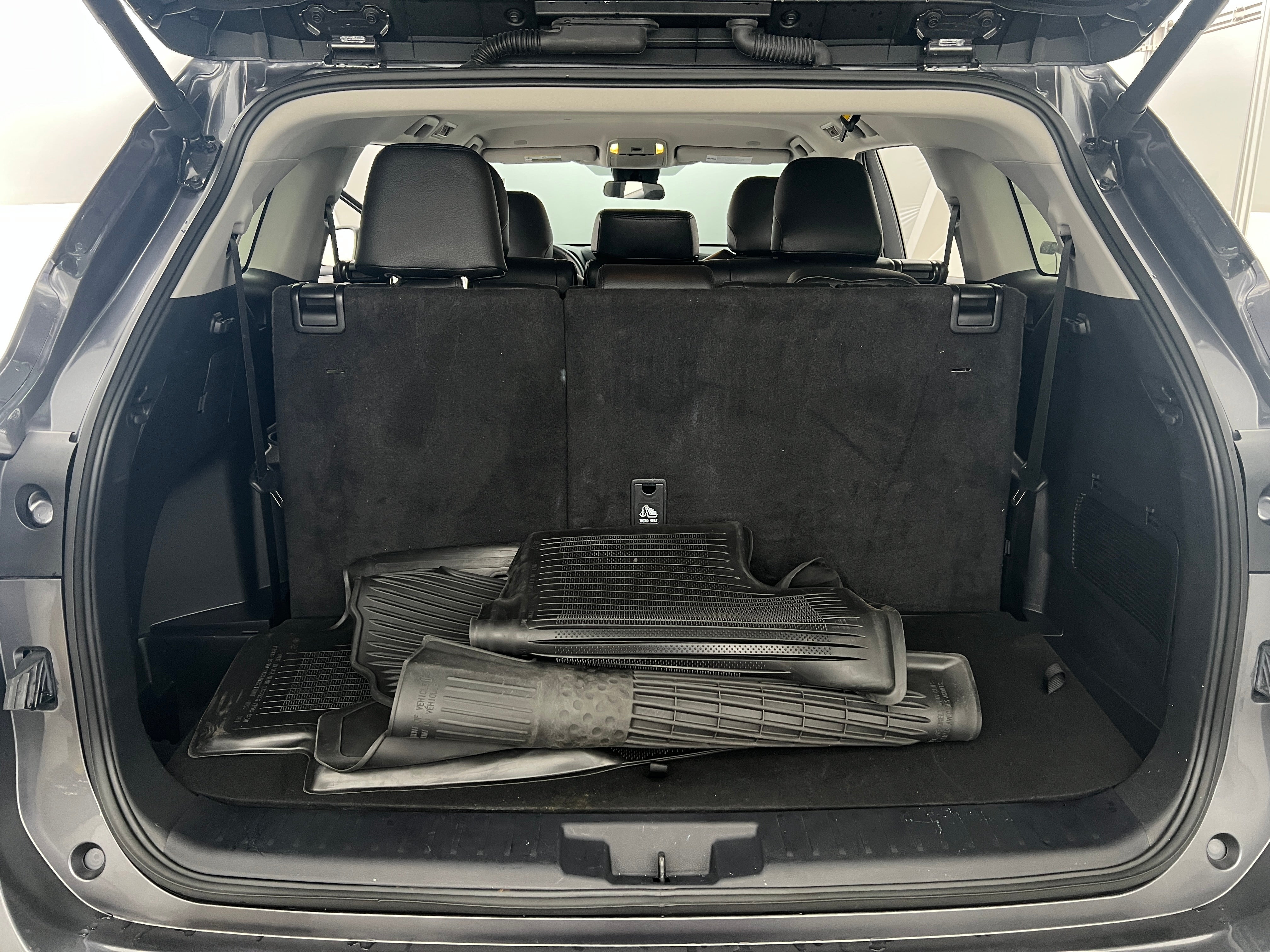 2024 Toyota Highlander LE 7