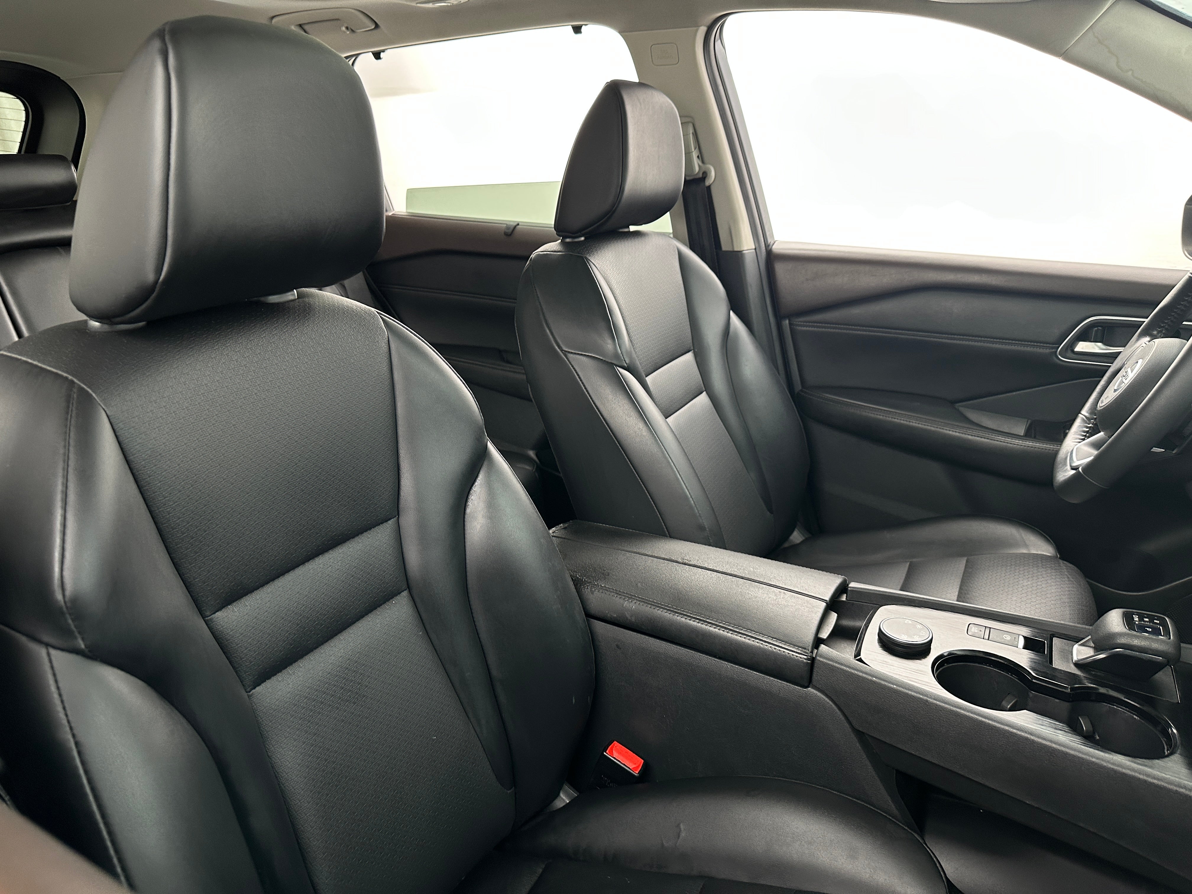 2021 Nissan Rogue SV 2