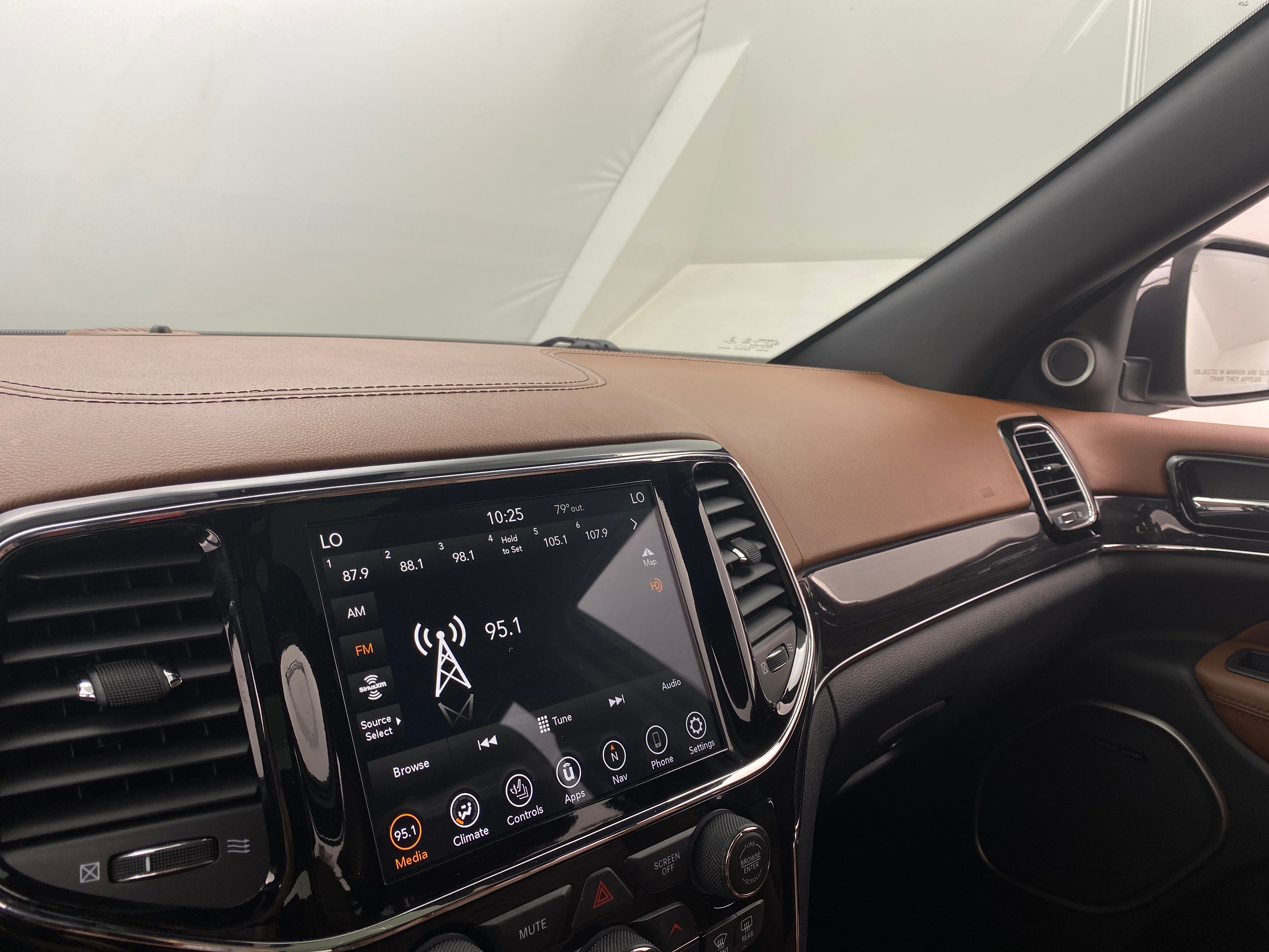 2020 Jeep Grand Cherokee Overland 3