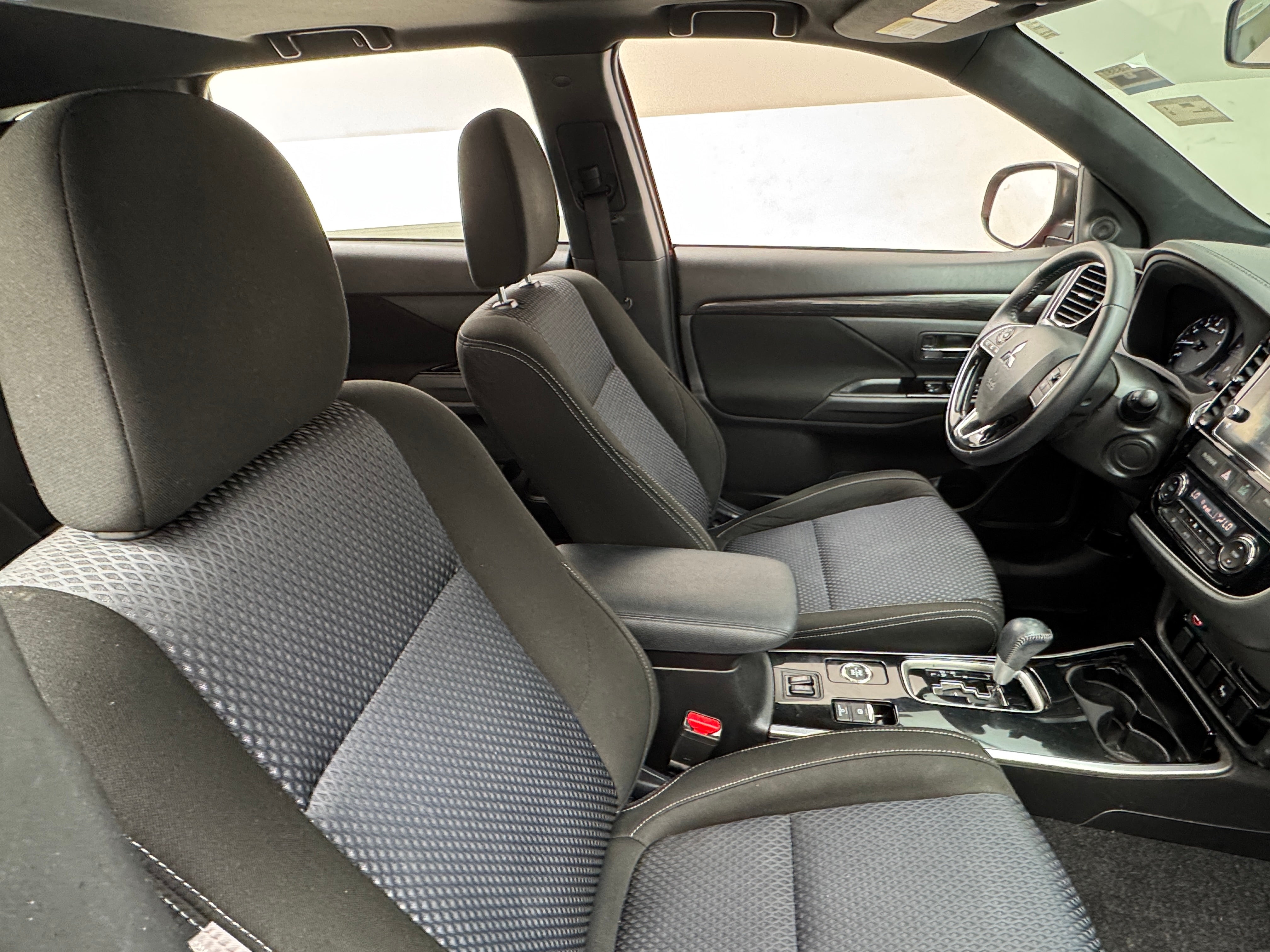 2018 Mitsubishi Outlander LE 2