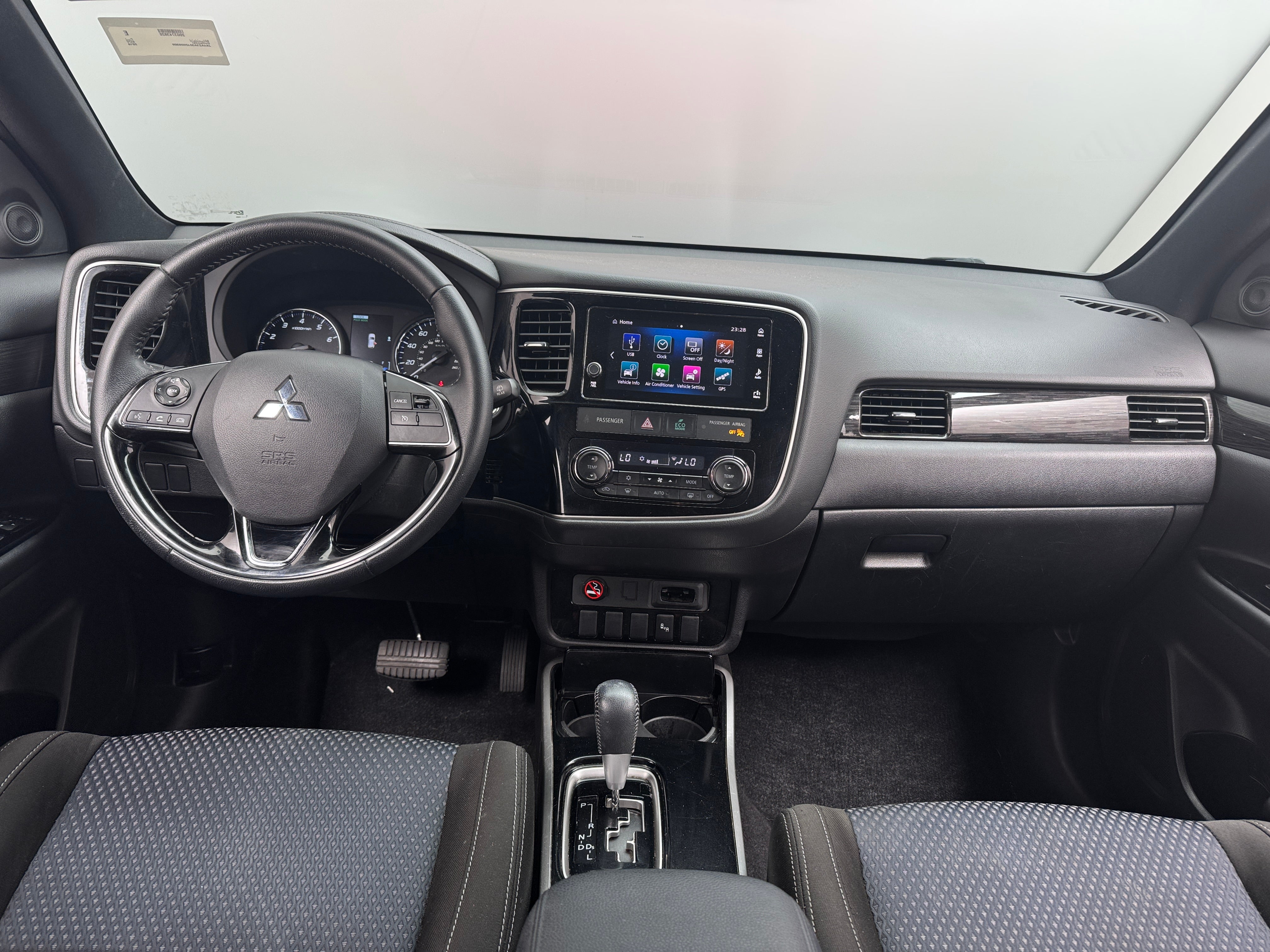 2018 Mitsubishi Outlander LE 3