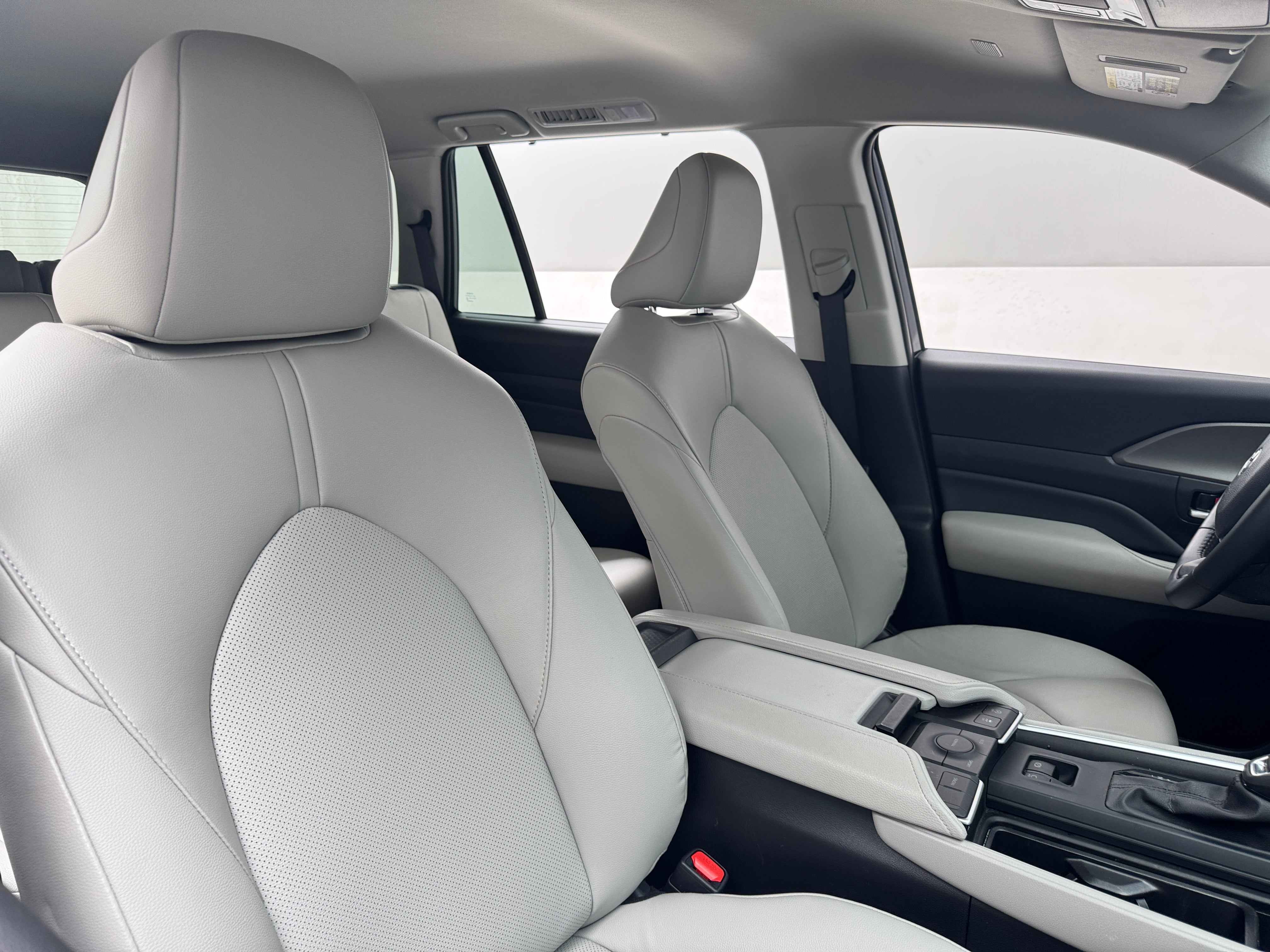 2024 Toyota Grand Highlander XLE 2