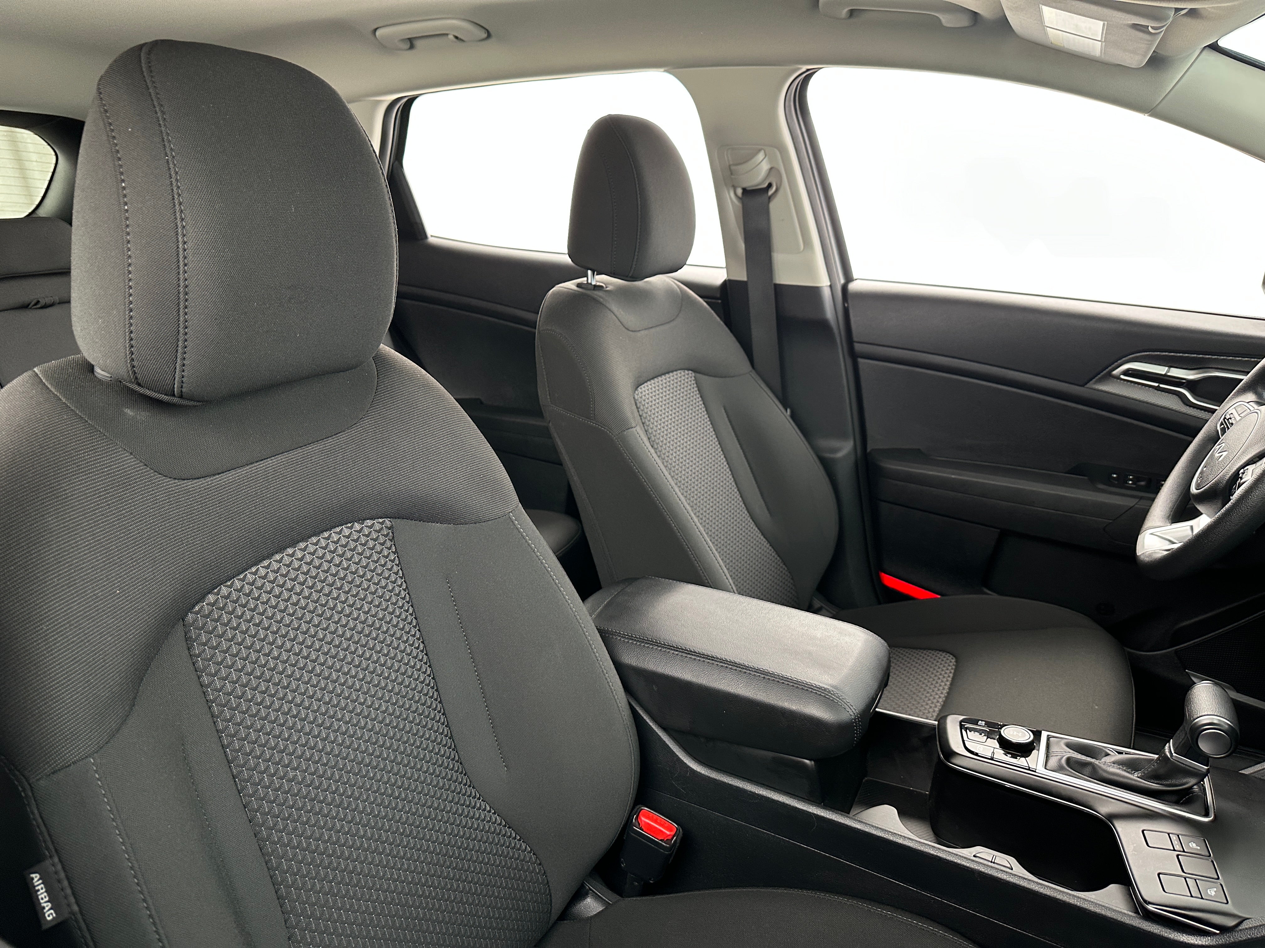 2024 Kia Sportage LX 2