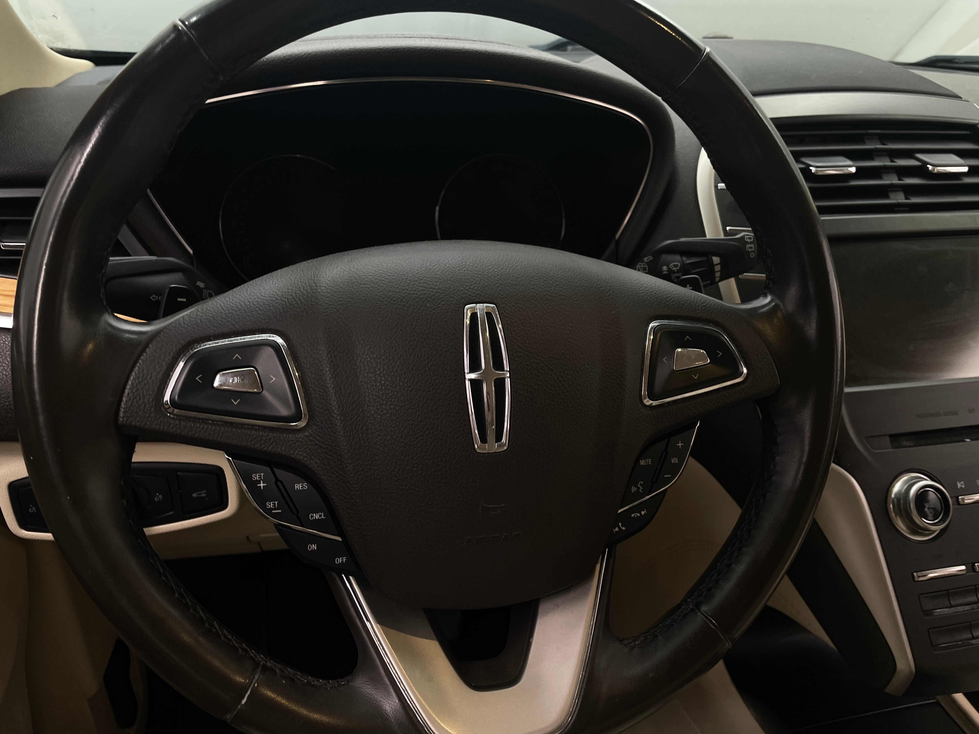 2015 Lincoln MKC Base 4