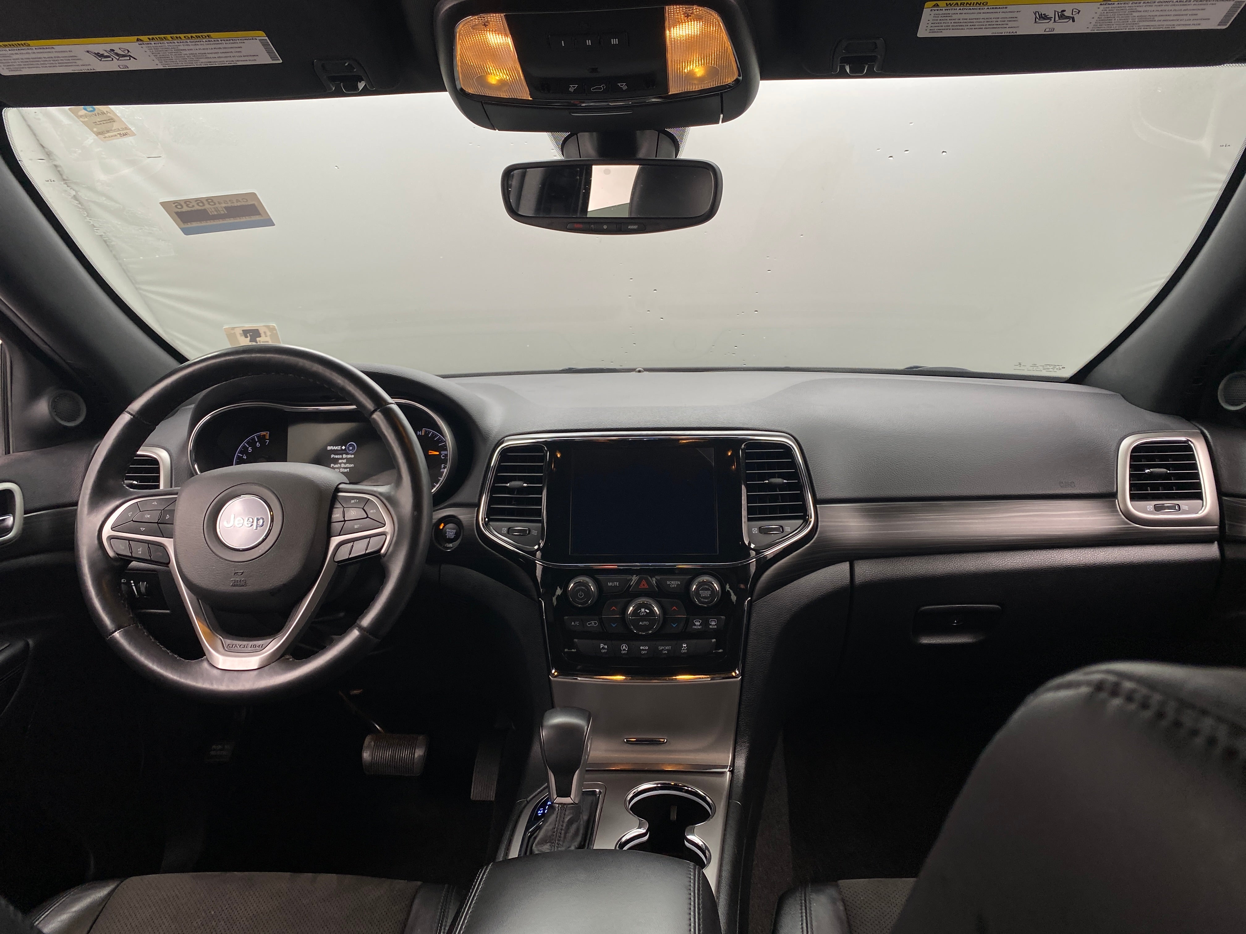 2022 Jeep Grand Cherokee Laredo 3