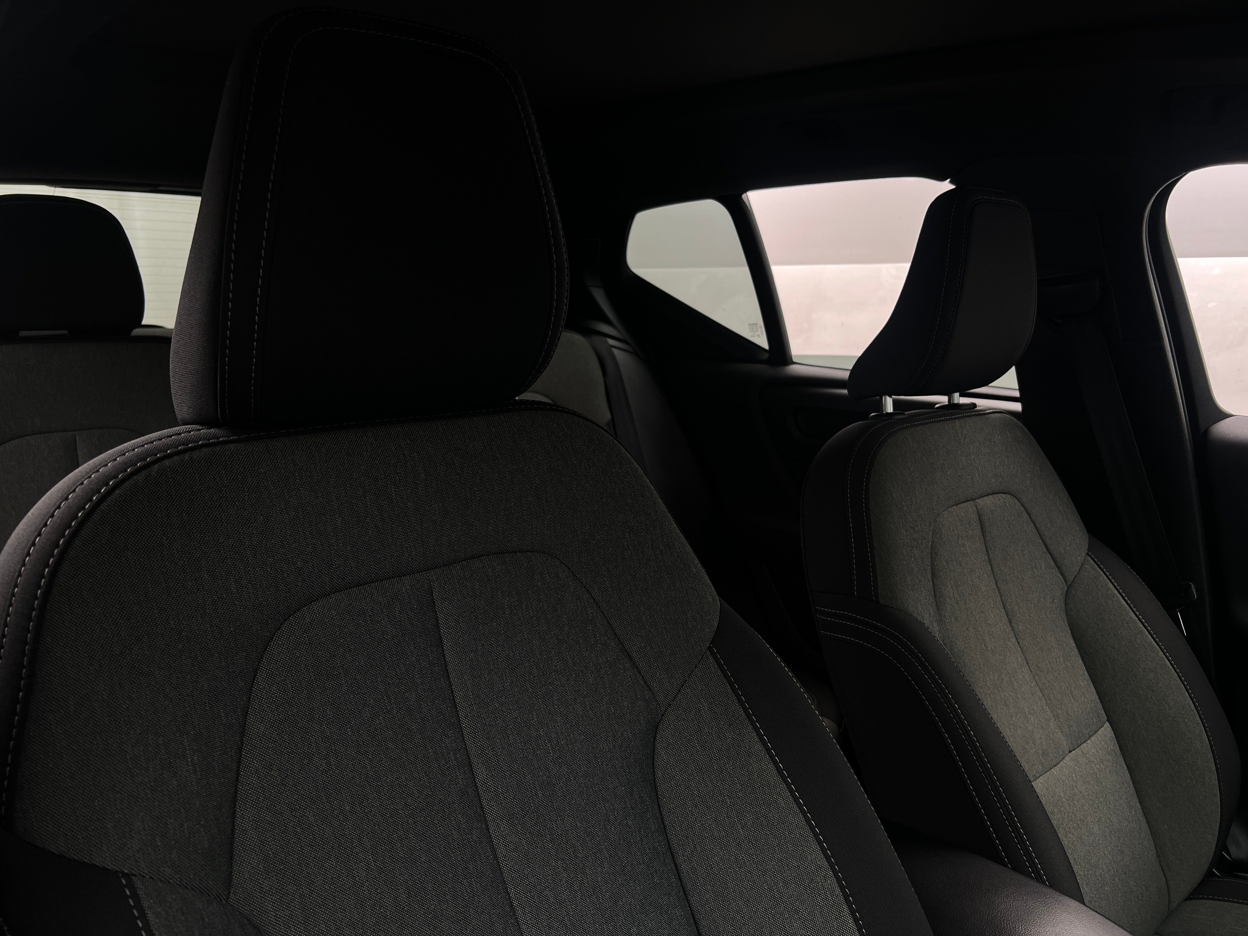 2024 Volvo XC40 B5 Core 2