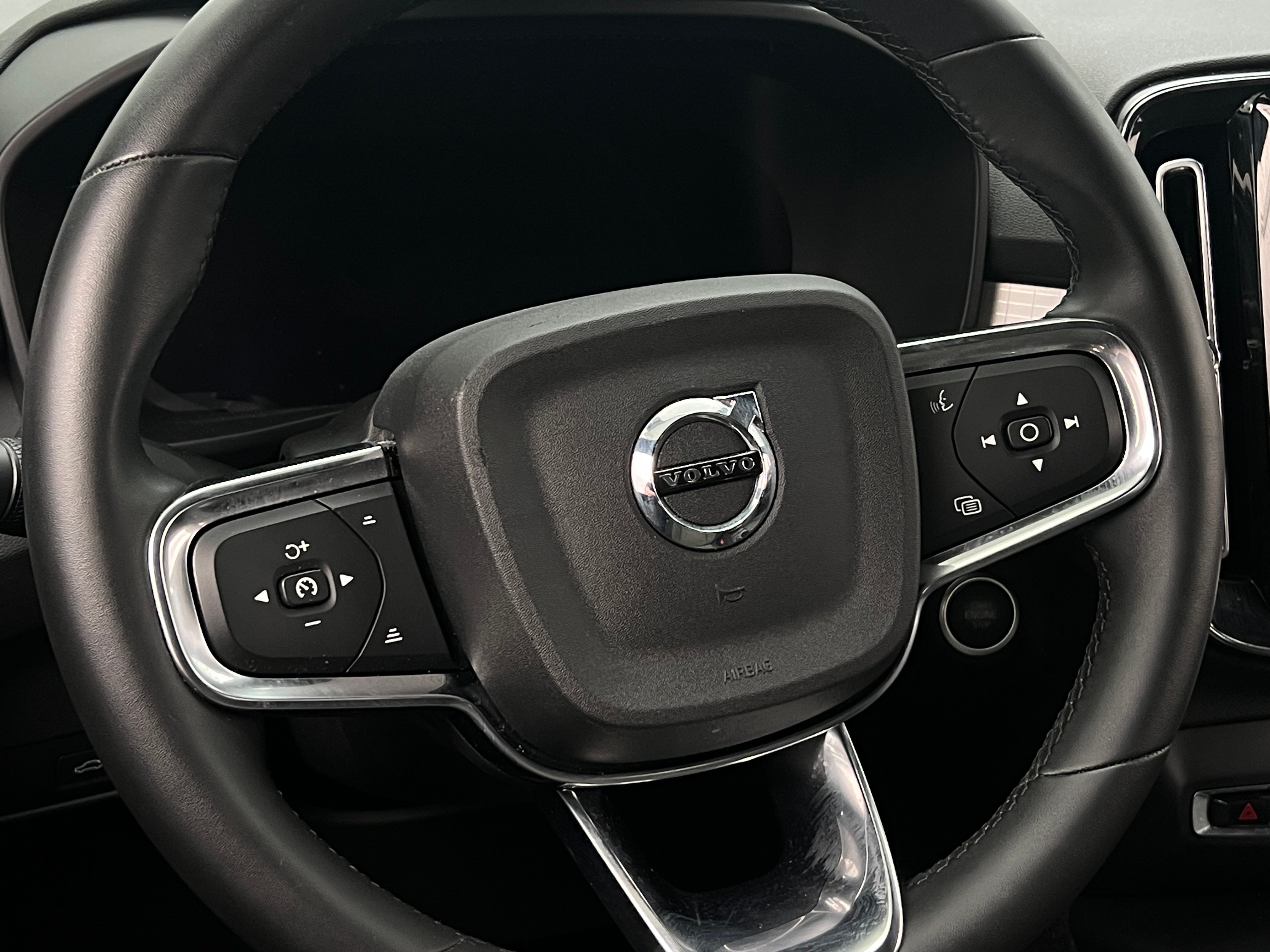 2024 Volvo XC40 B5 Core 5