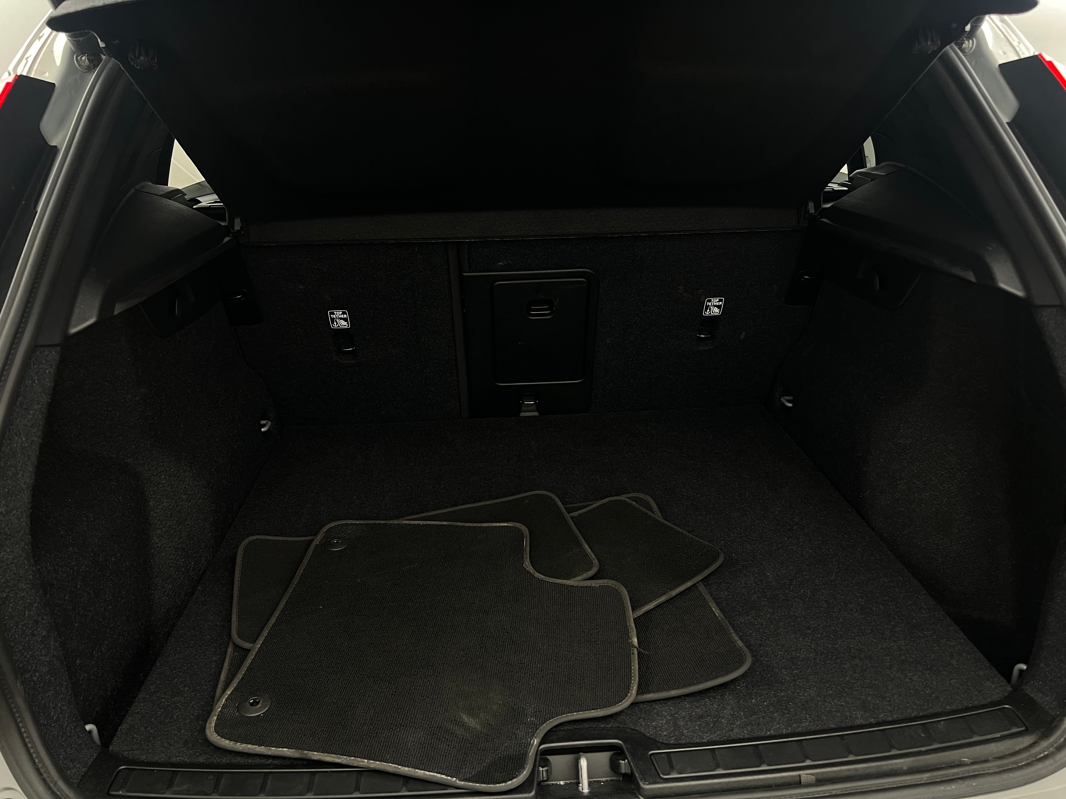 2024 Volvo XC40 B5 Core 7