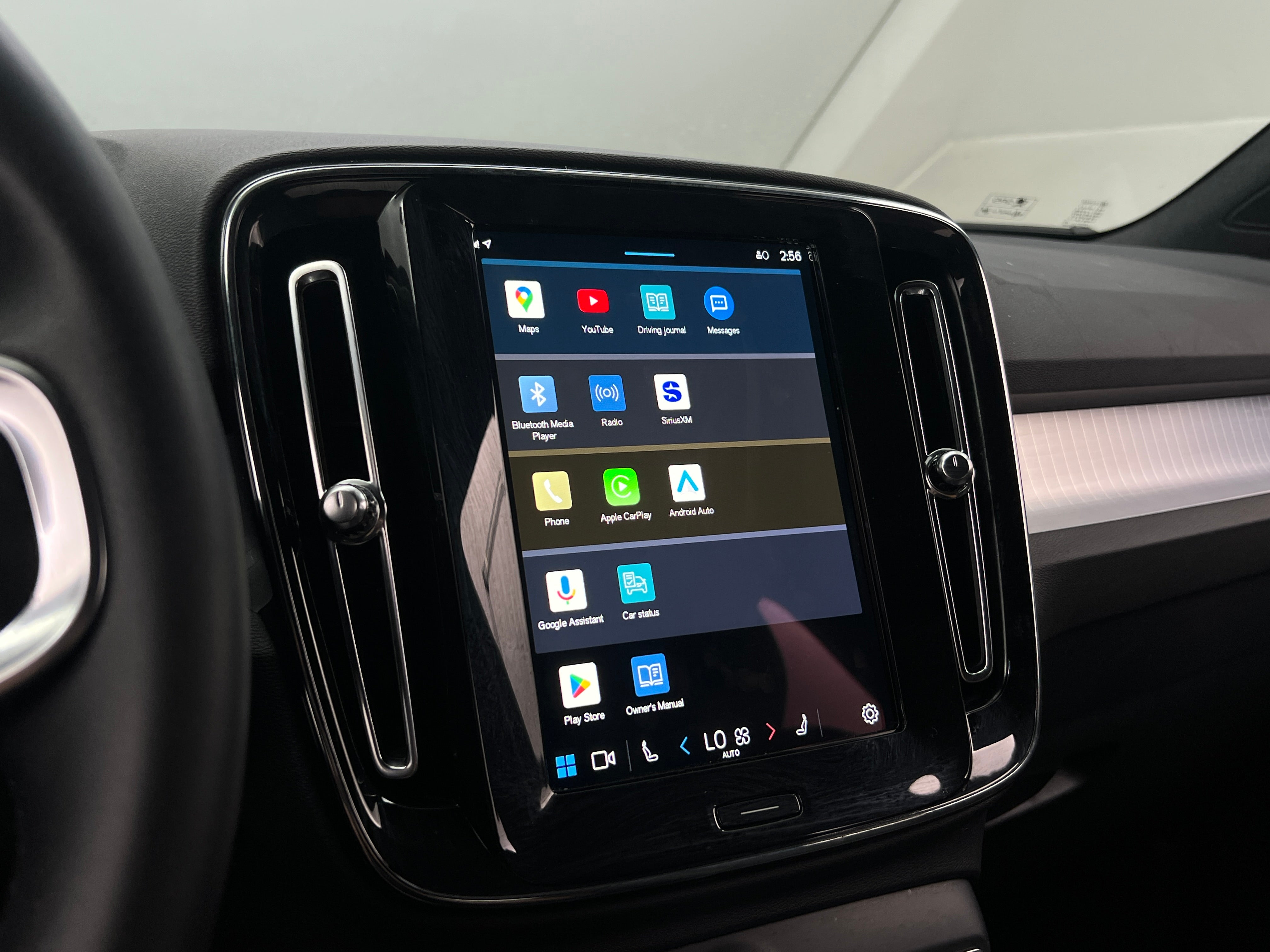 2024 Volvo XC40 B5 Core 4