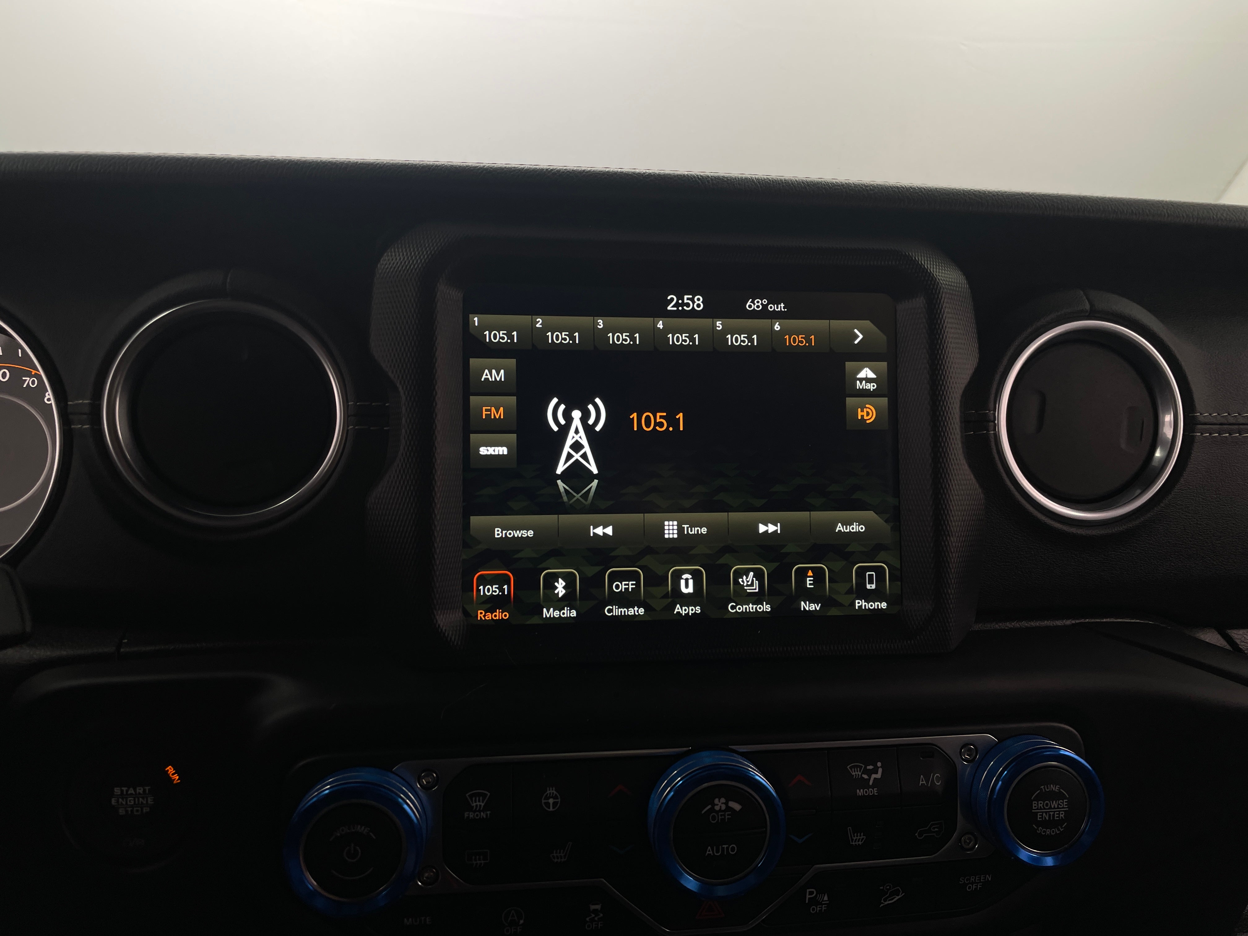 2019 Jeep Wrangler Unlimited Sahara 3