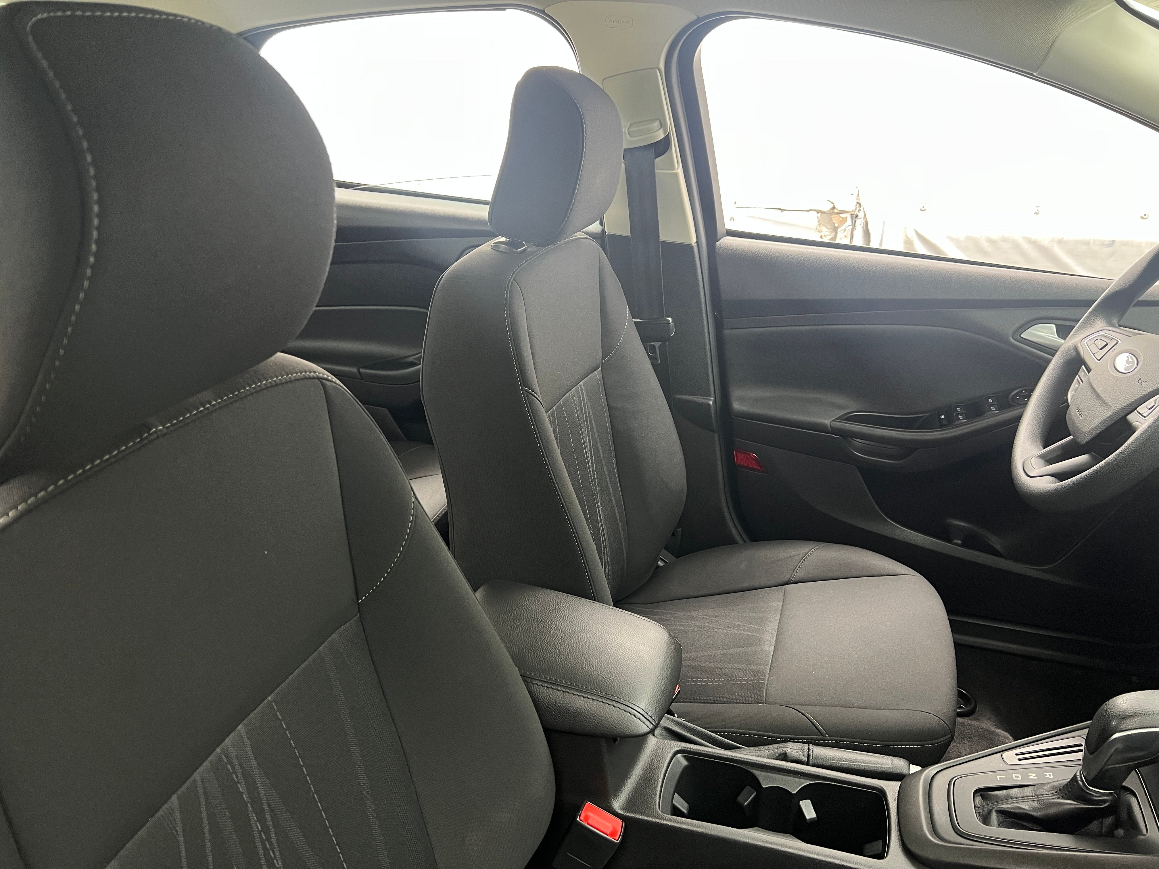 2017 Ford Focus SE 2