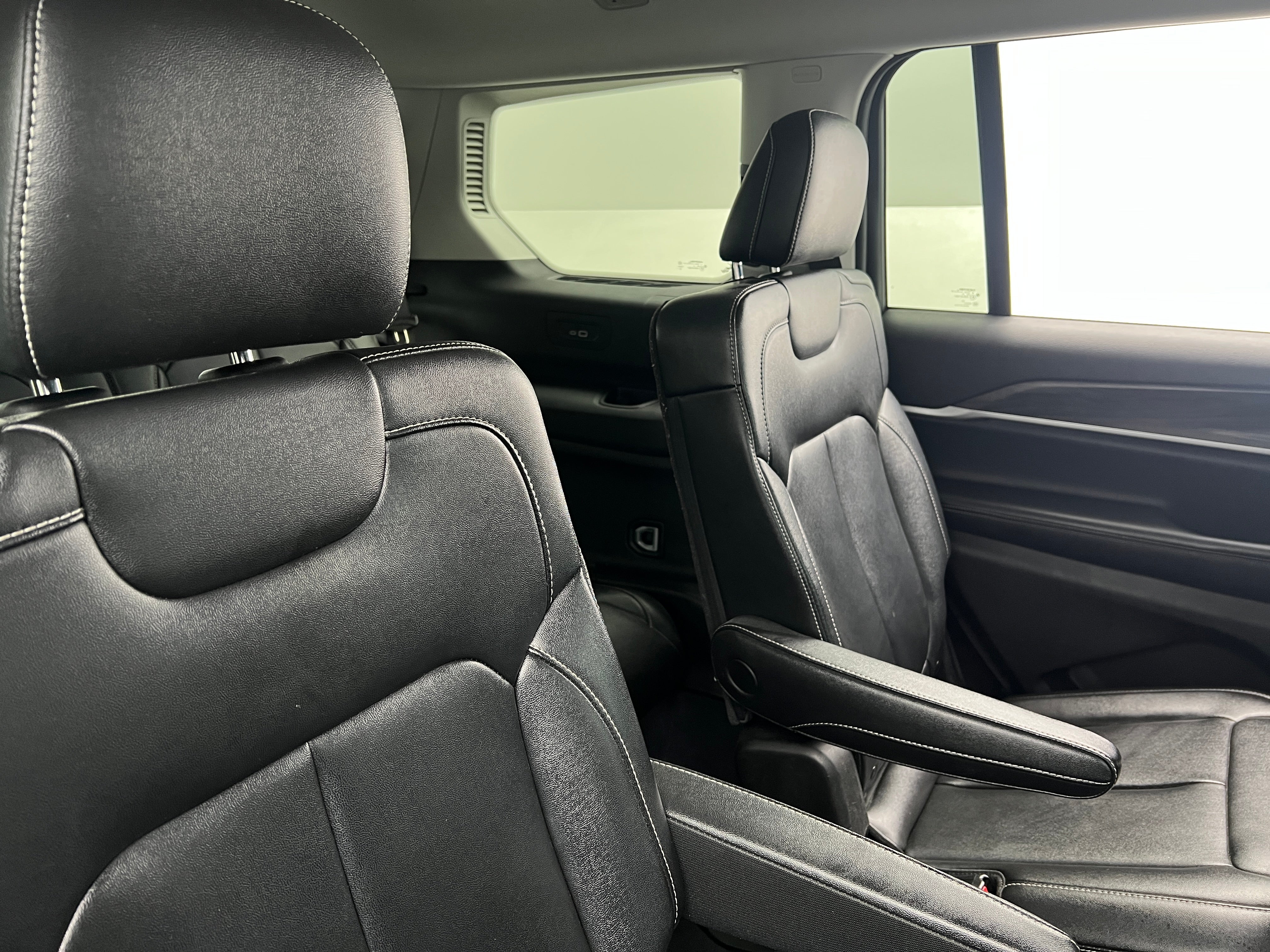 2023 Jeep Grand Cherokee L Limited Edition 5