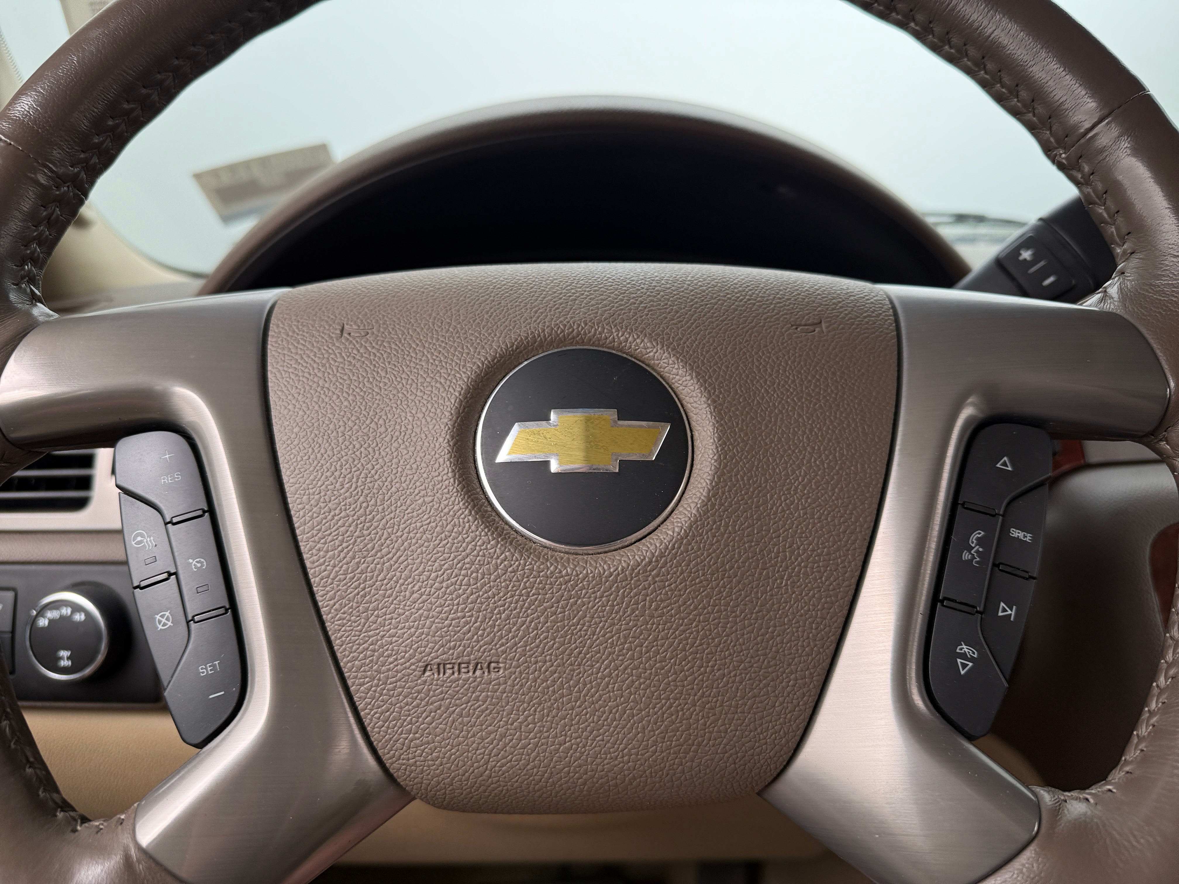 2014 Chevrolet Suburban 1500 LTZ 4
