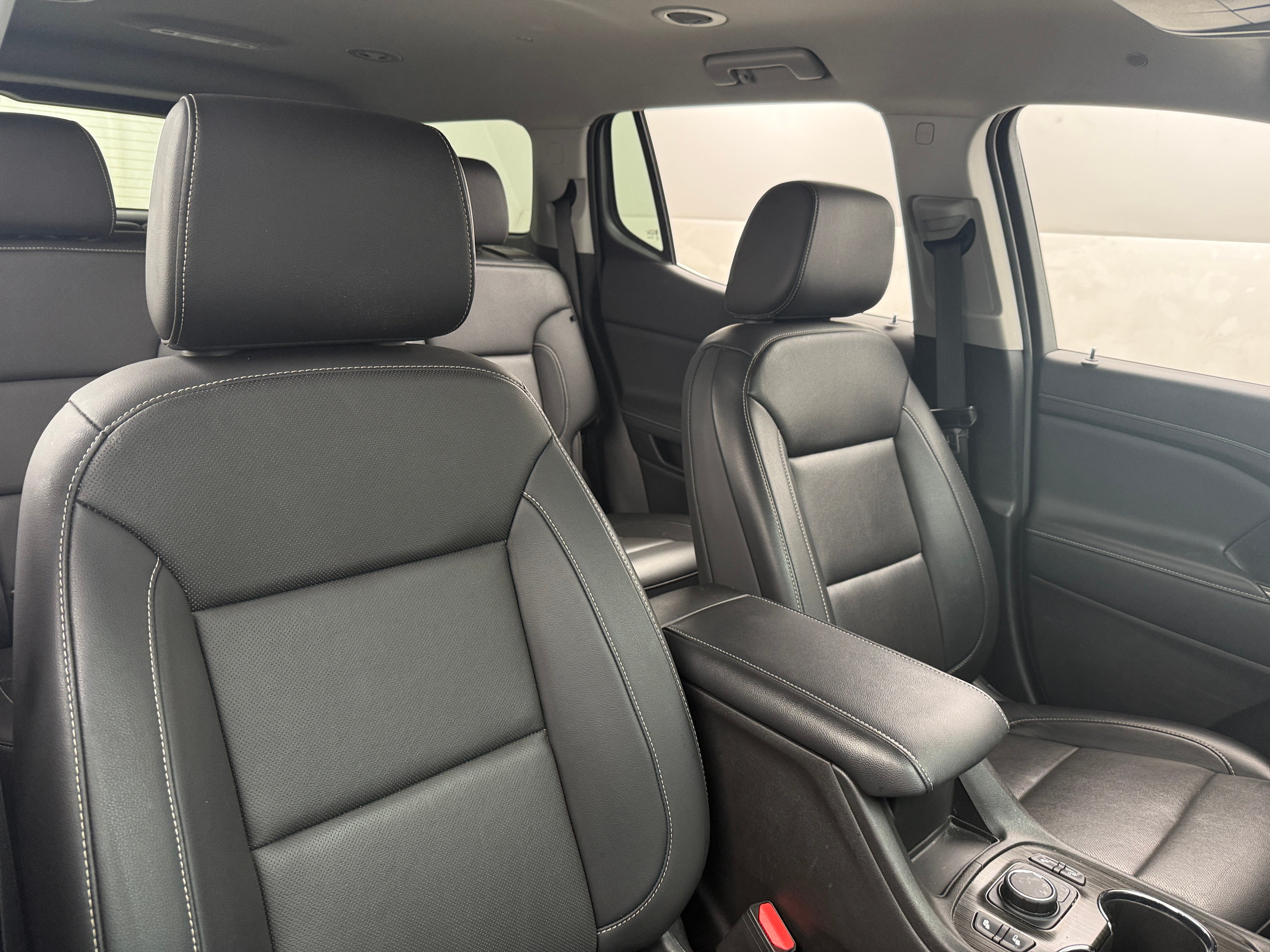 2023 GMC Acadia SLT 2
