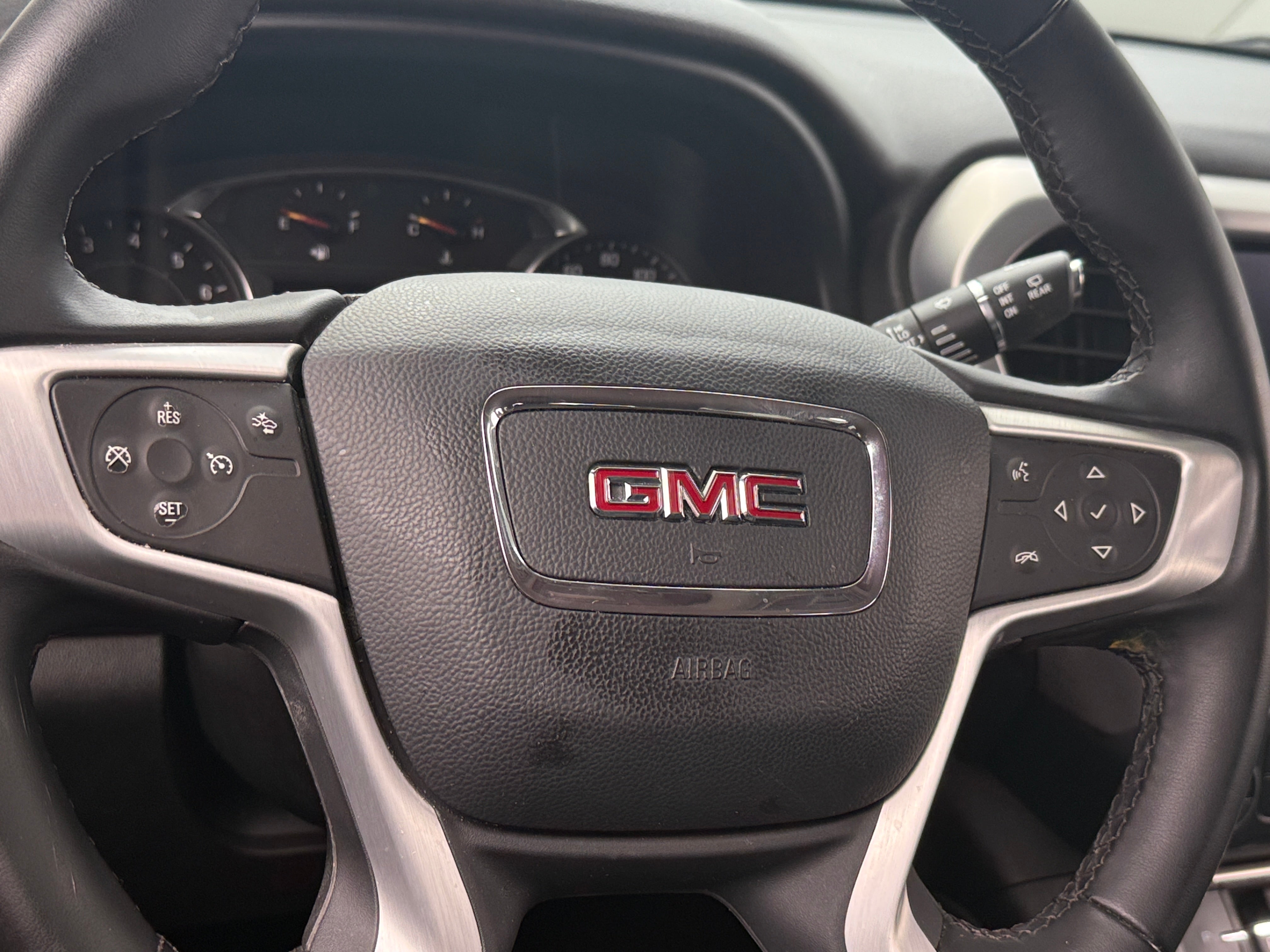 2023 GMC Acadia SLT 5