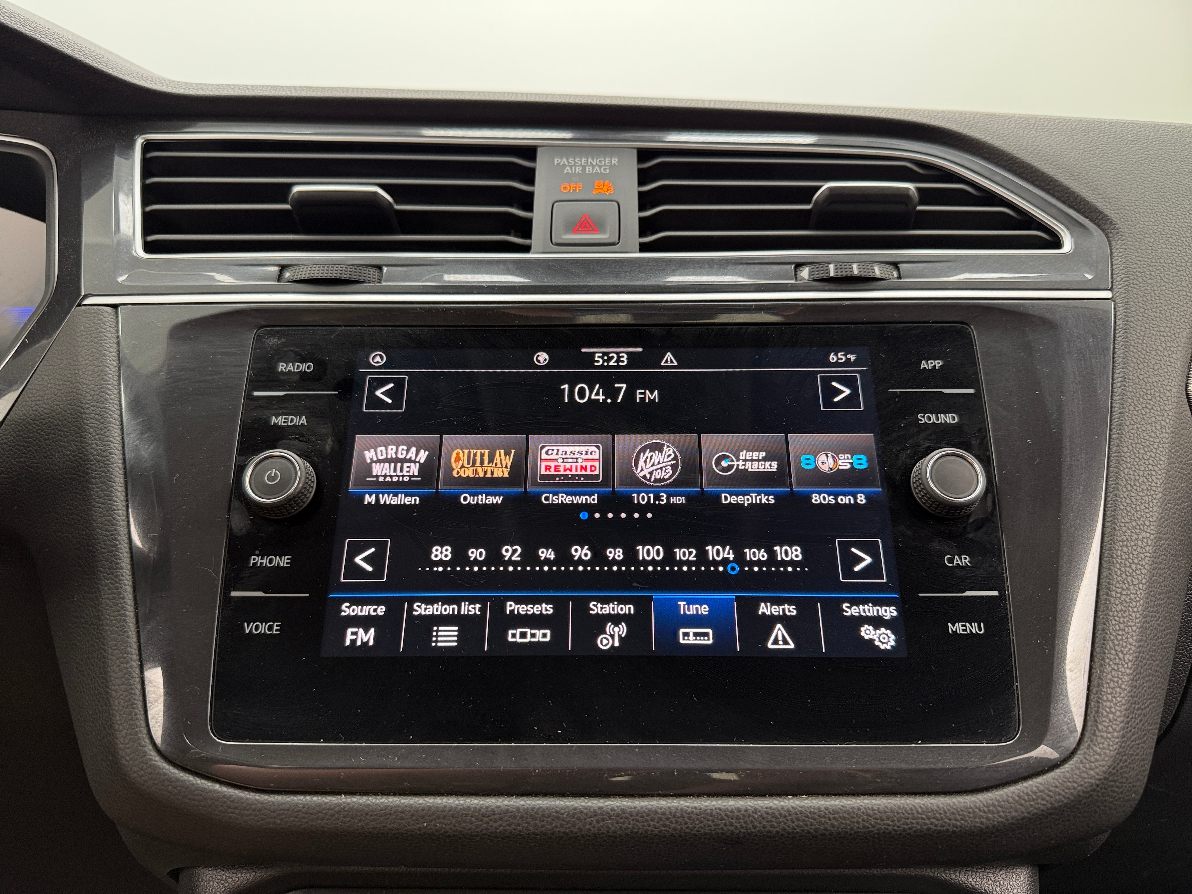 2024 Volkswagen Tiguan SE 3