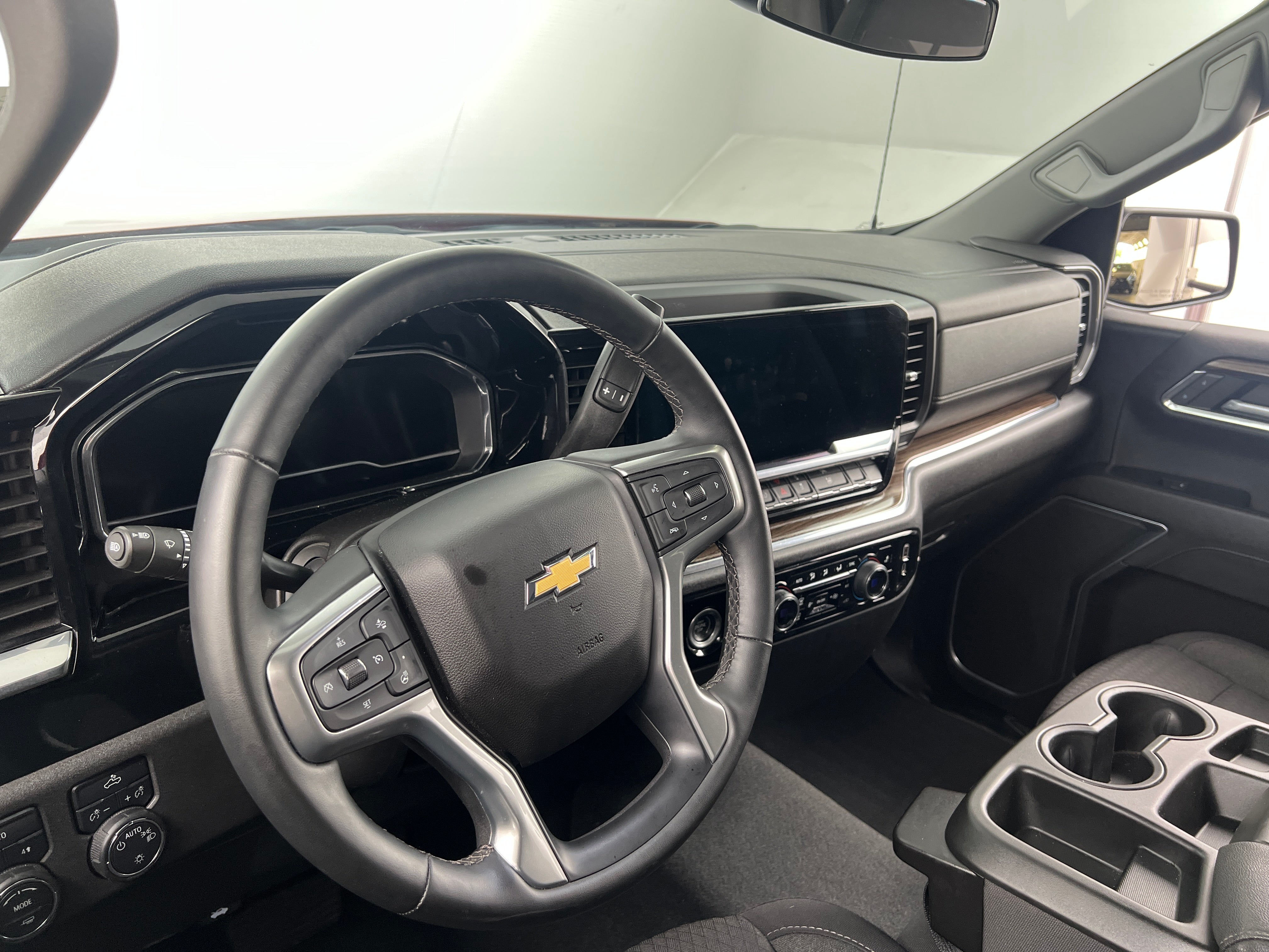 2023 Chevrolet Silverado 1500 LT 3