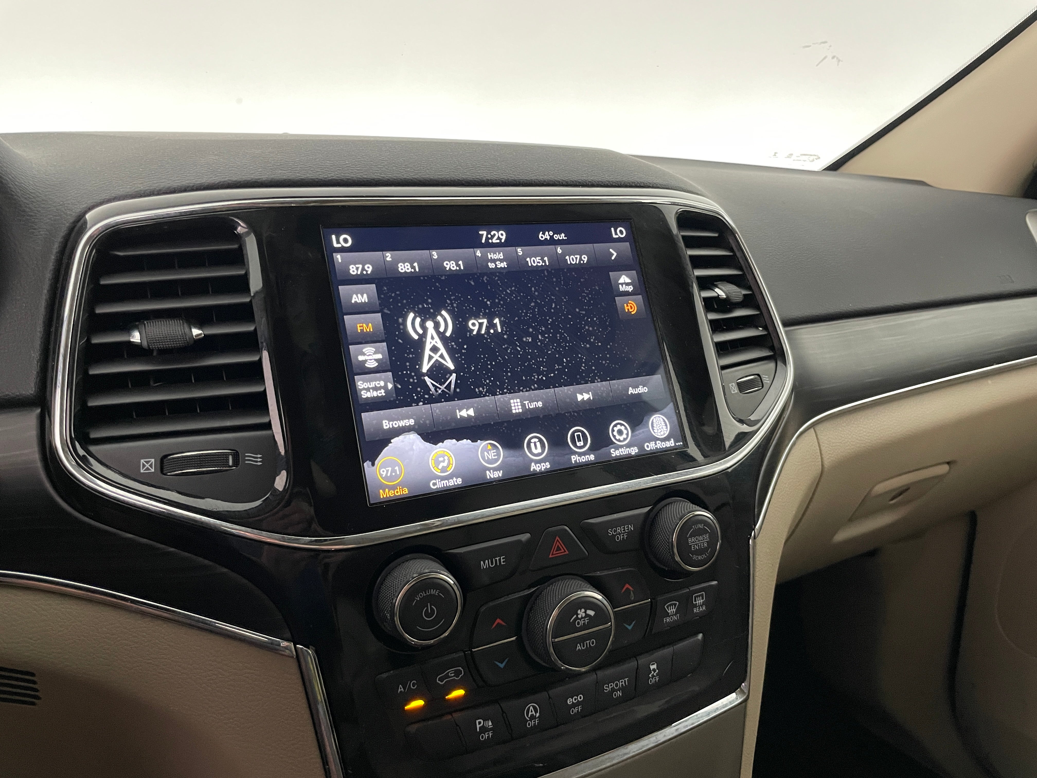 2020 Jeep Grand Cherokee Limited Edition 3