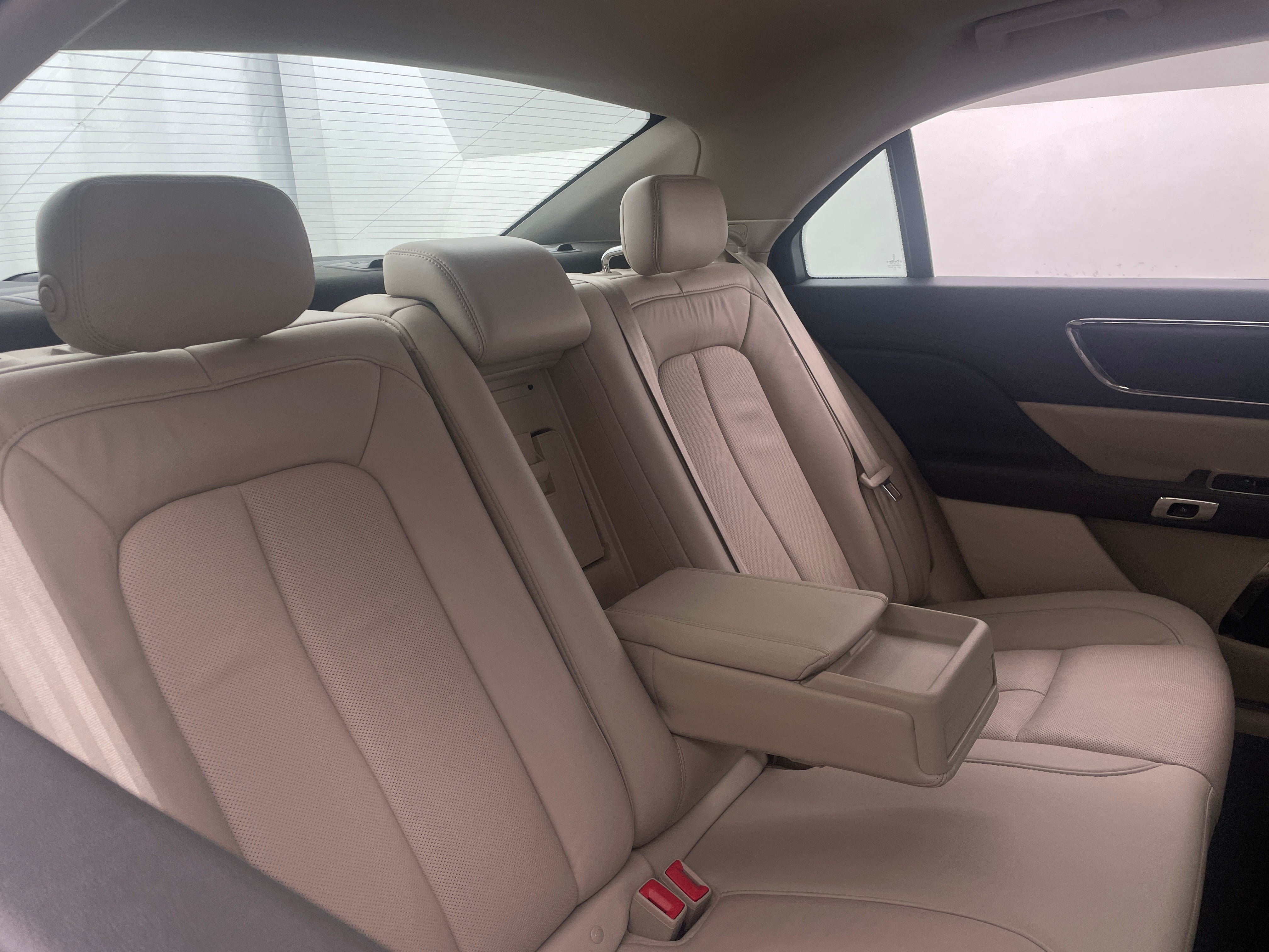 2020 Lincoln Continental Base 5