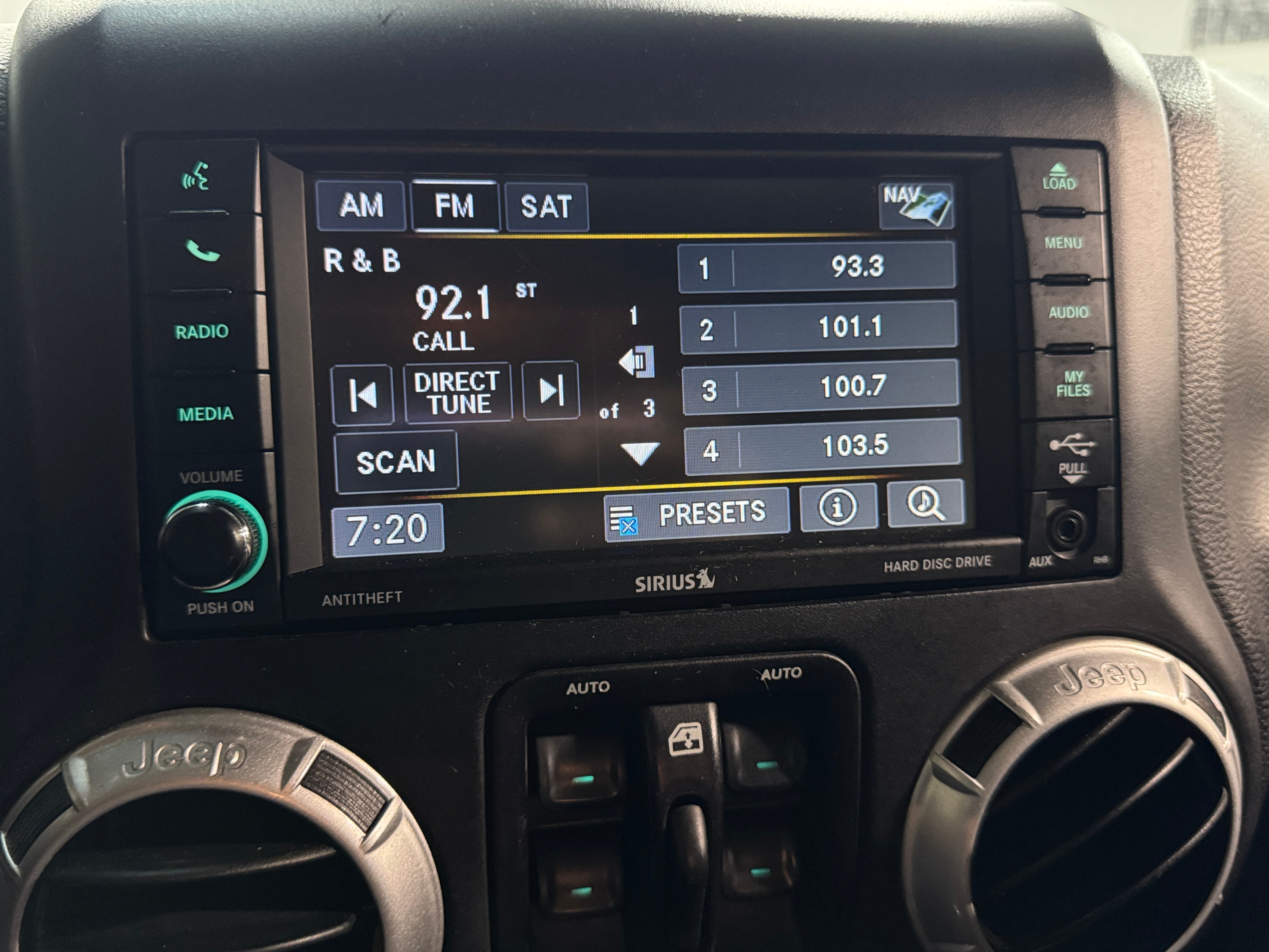 2015 Jeep Wrangler Unlimited Sahara 4