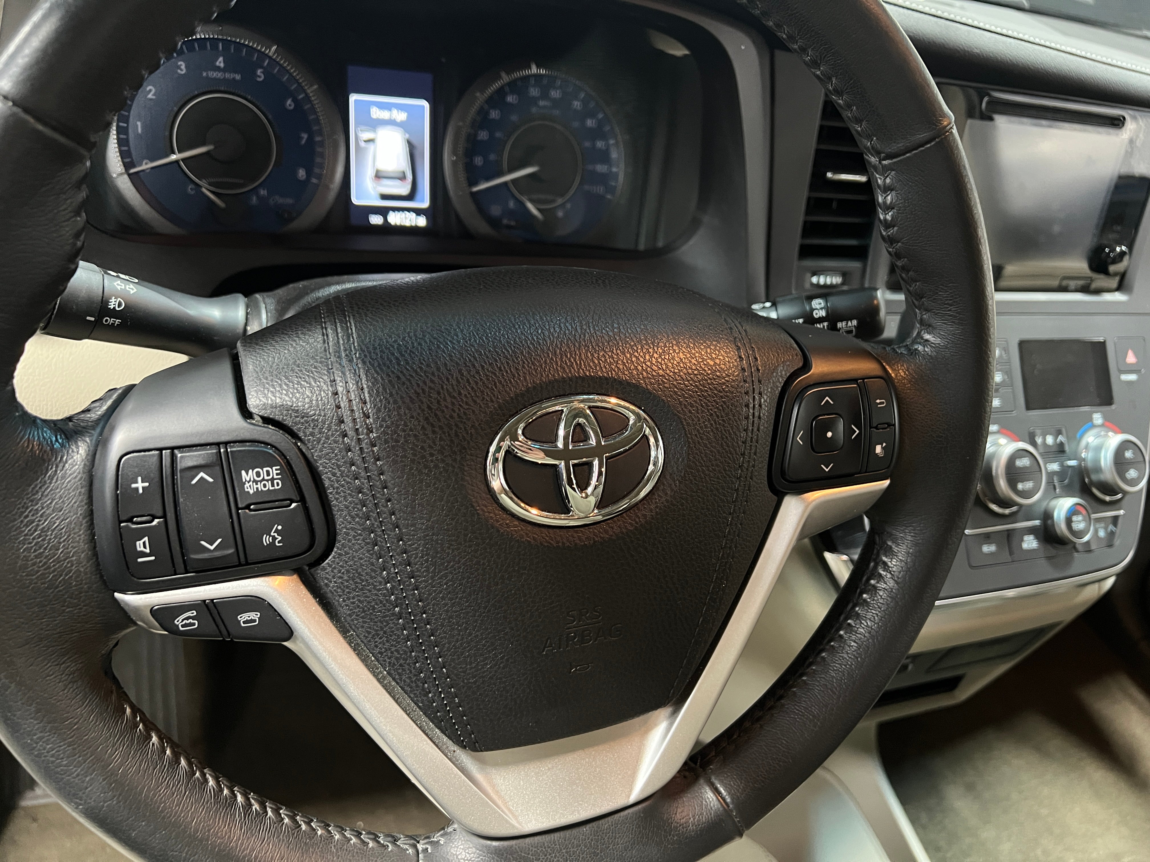 2017 Toyota Sienna XLE 4