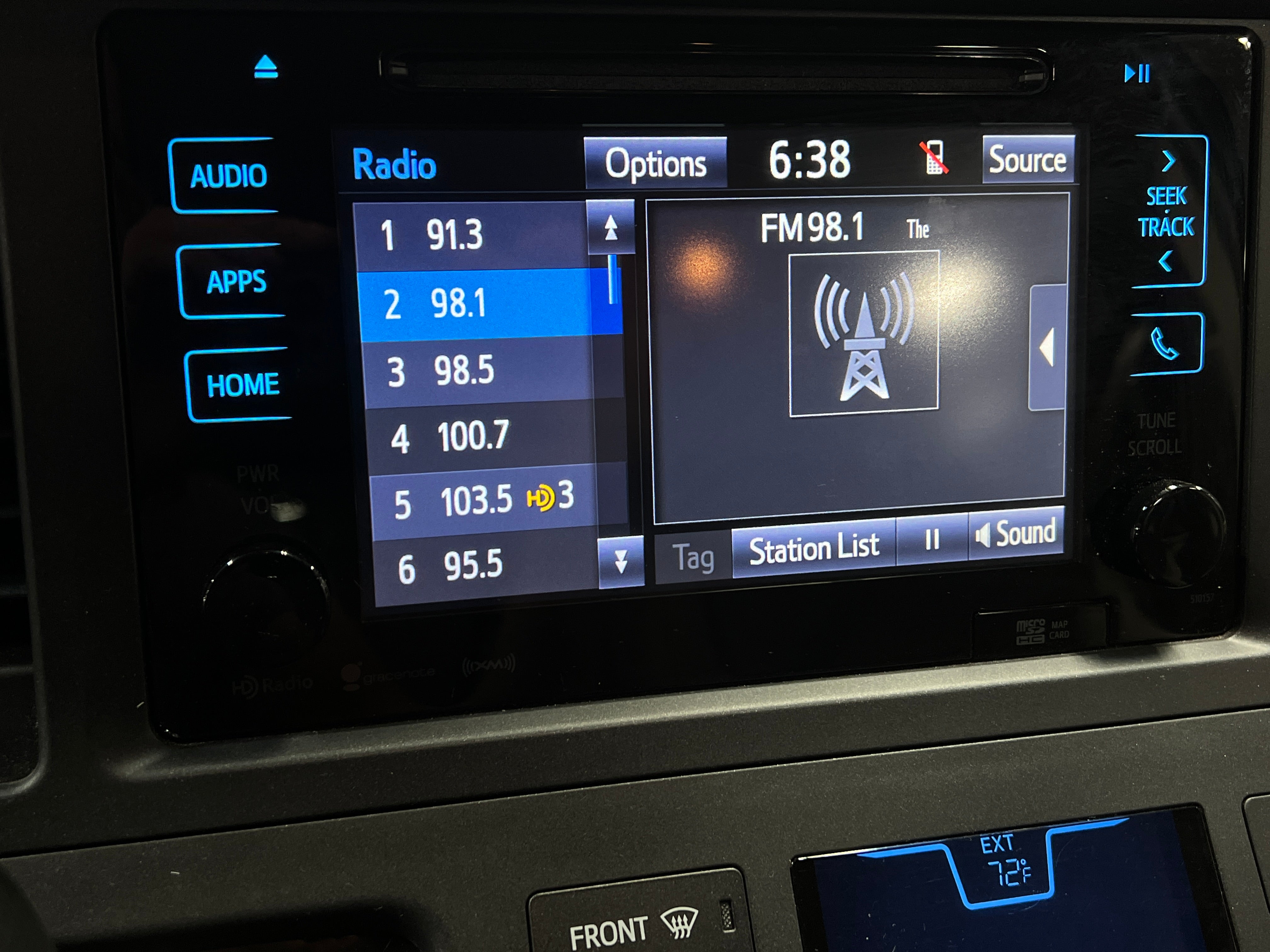 2017 Toyota Sienna XLE 3