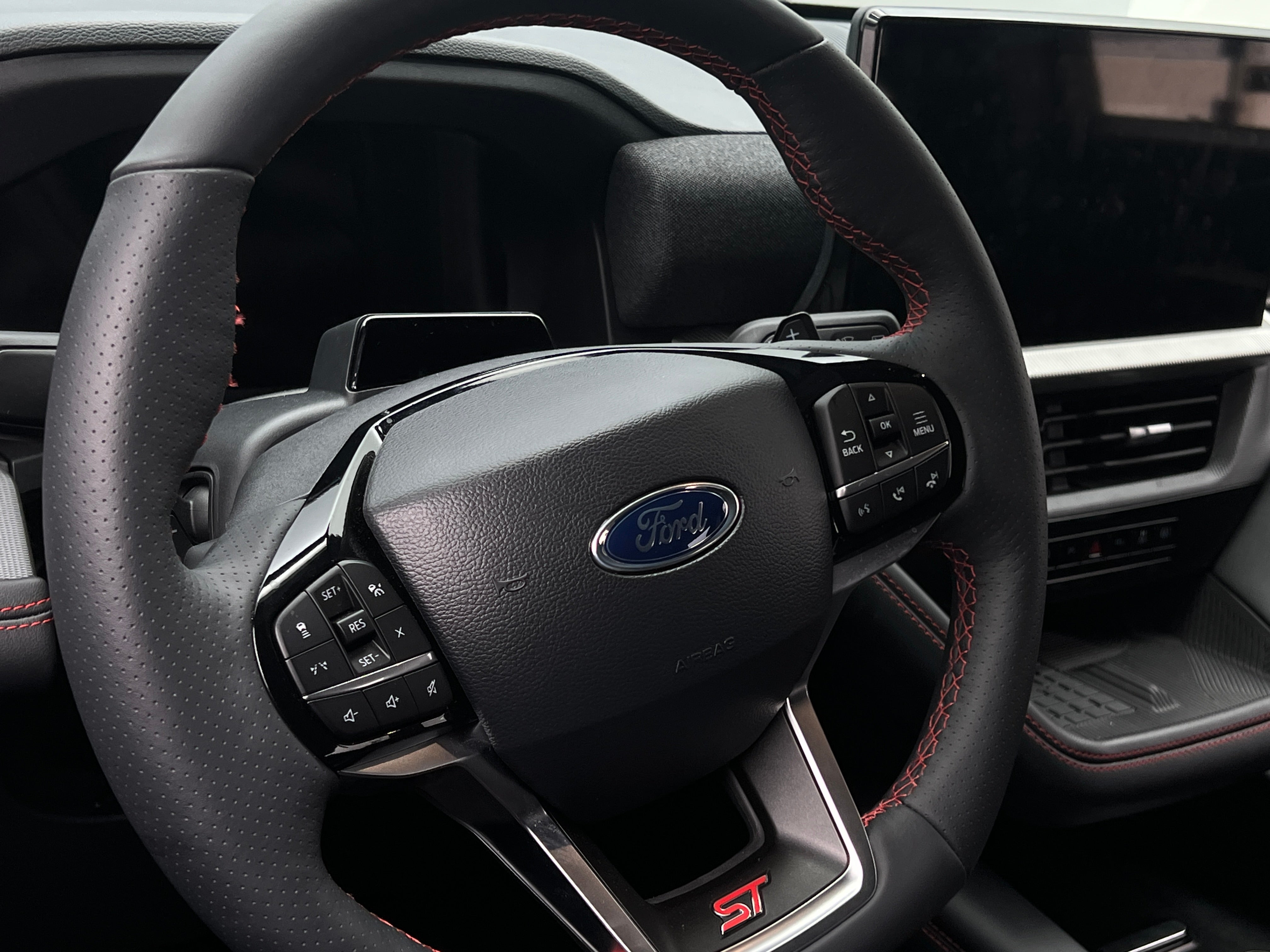 2025 Ford Explorer ST 4