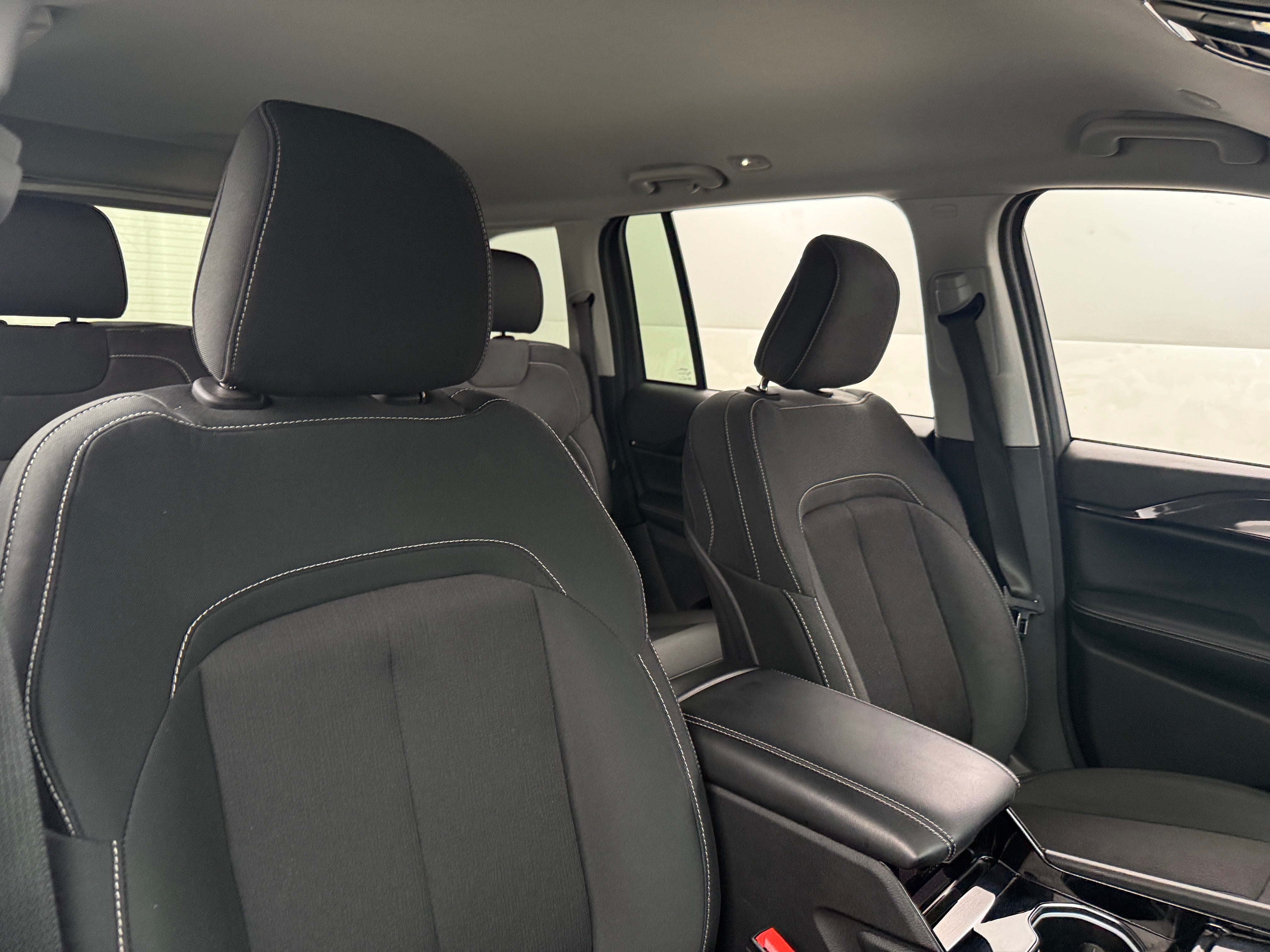 2023 Jeep Grand Cherokee Laredo 2