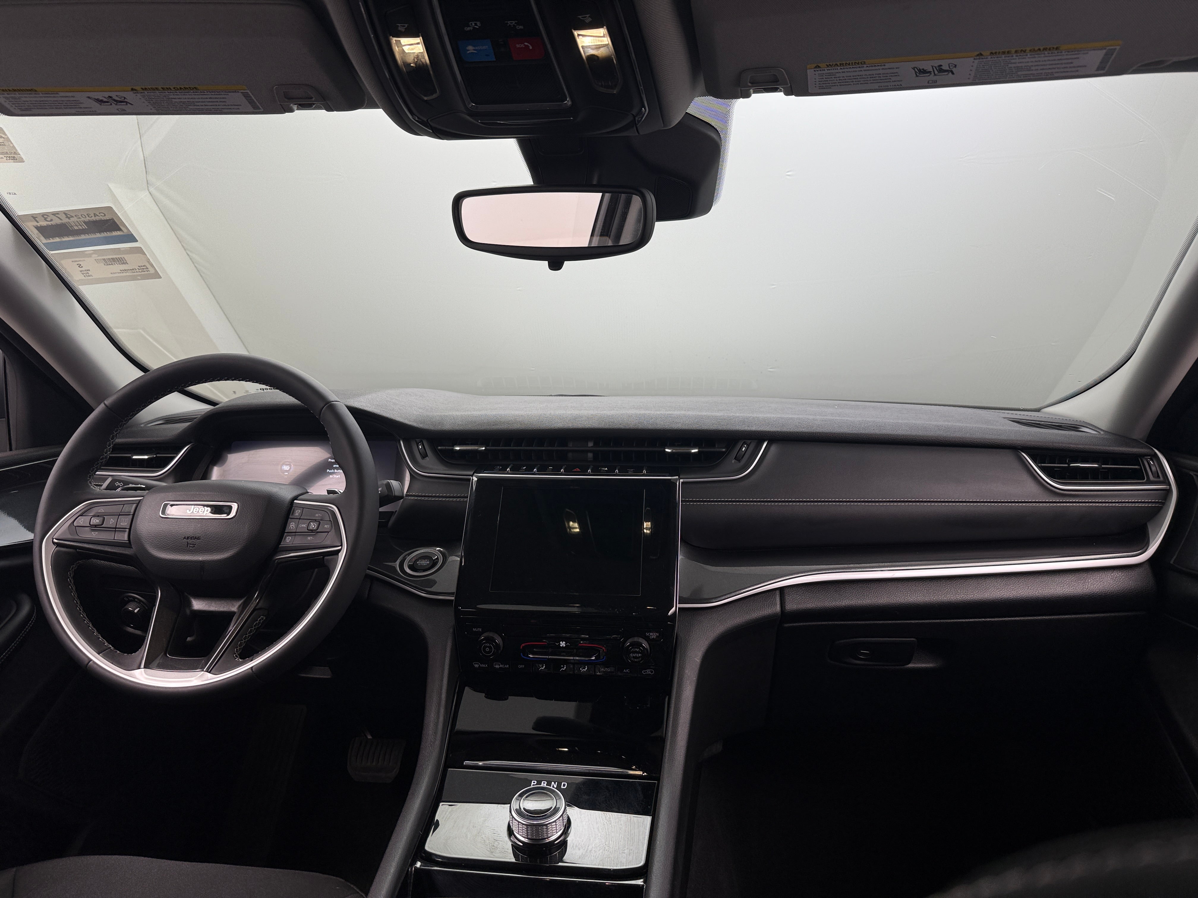 2023 Jeep Grand Cherokee Laredo 3