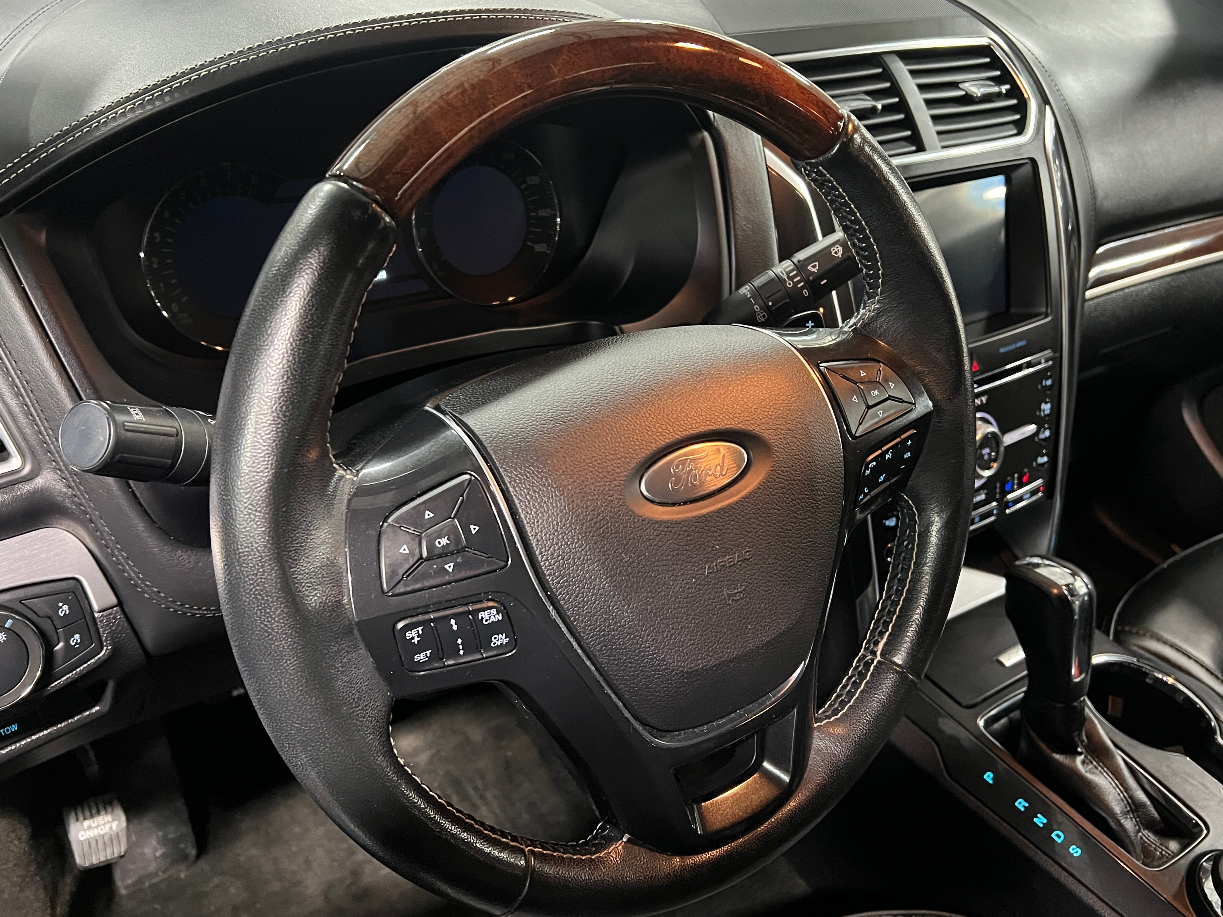 2017 Ford Explorer Platinum 4