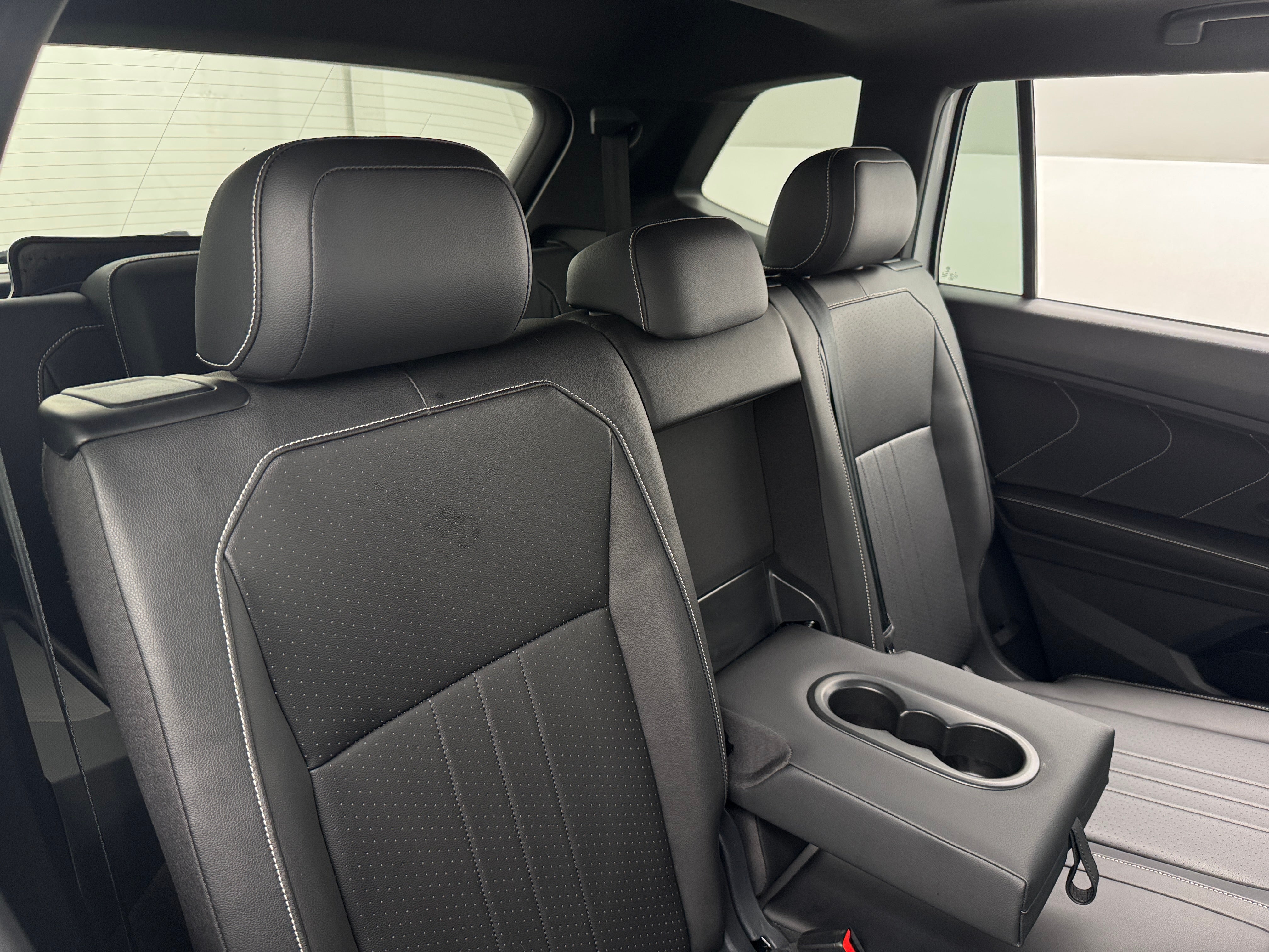 2023 Volkswagen Tiguan SE R-Line Black 5