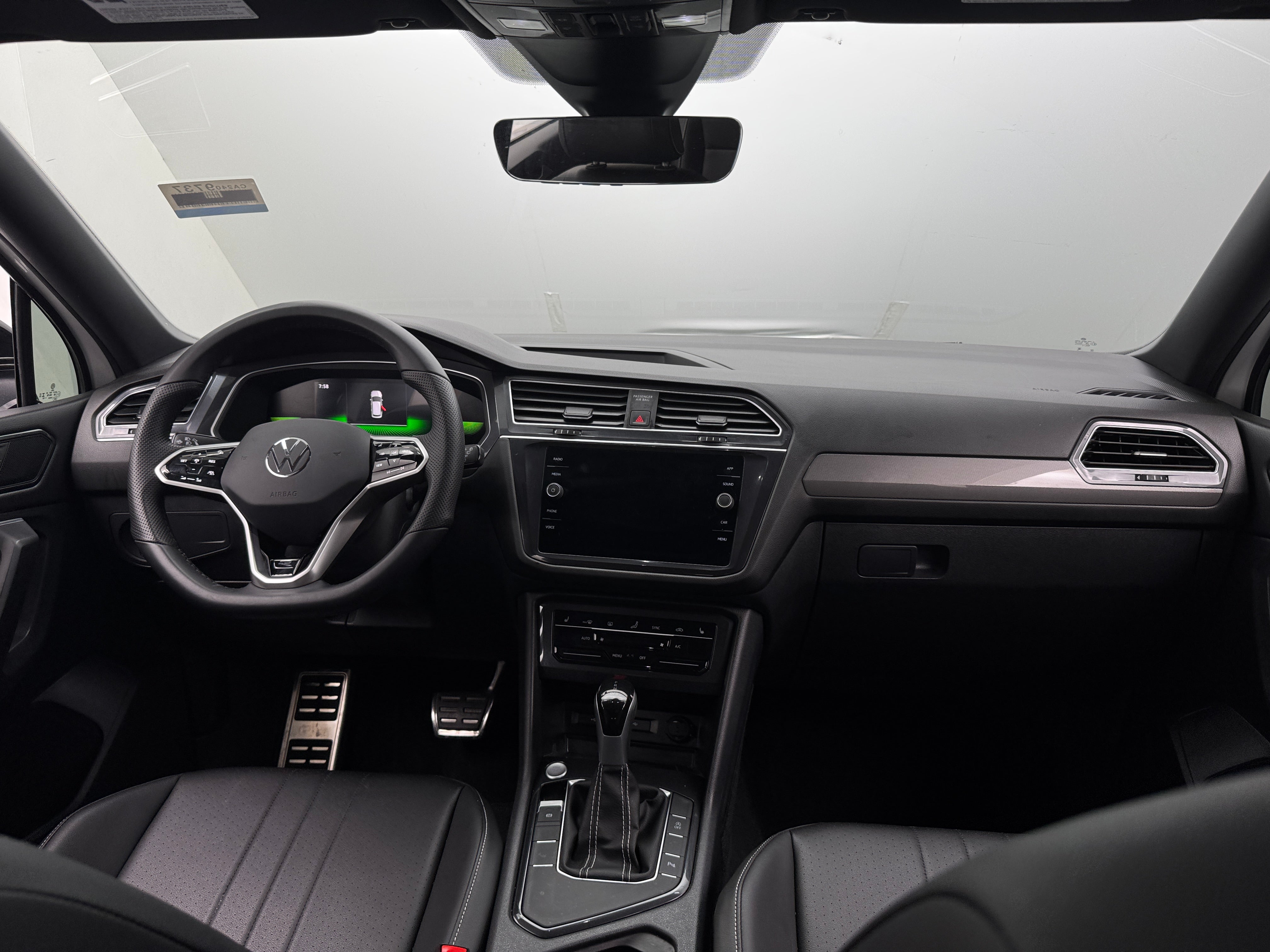 2023 Volkswagen Tiguan SE R-Line Black 2