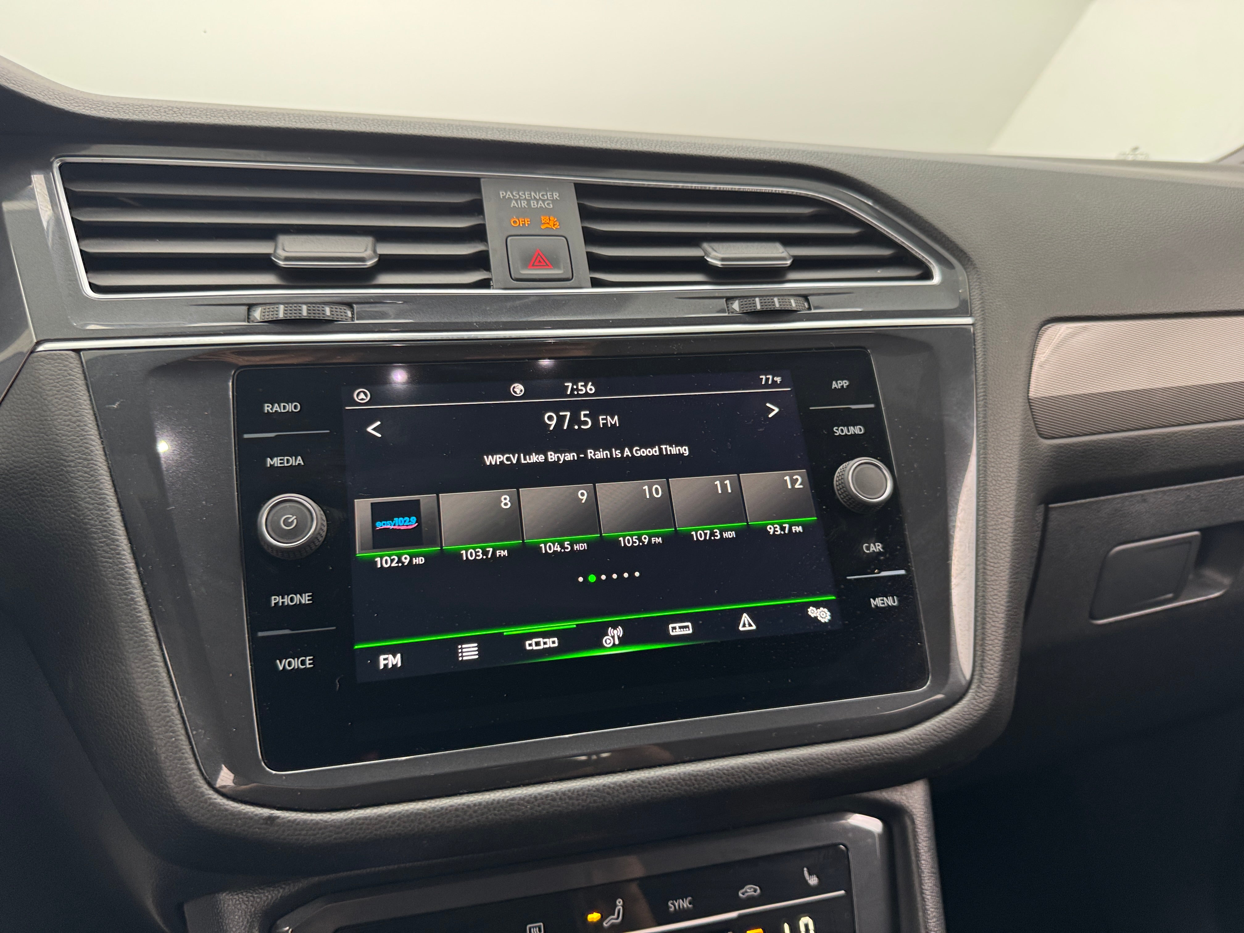 2023 Volkswagen Tiguan SE R-Line Black 3