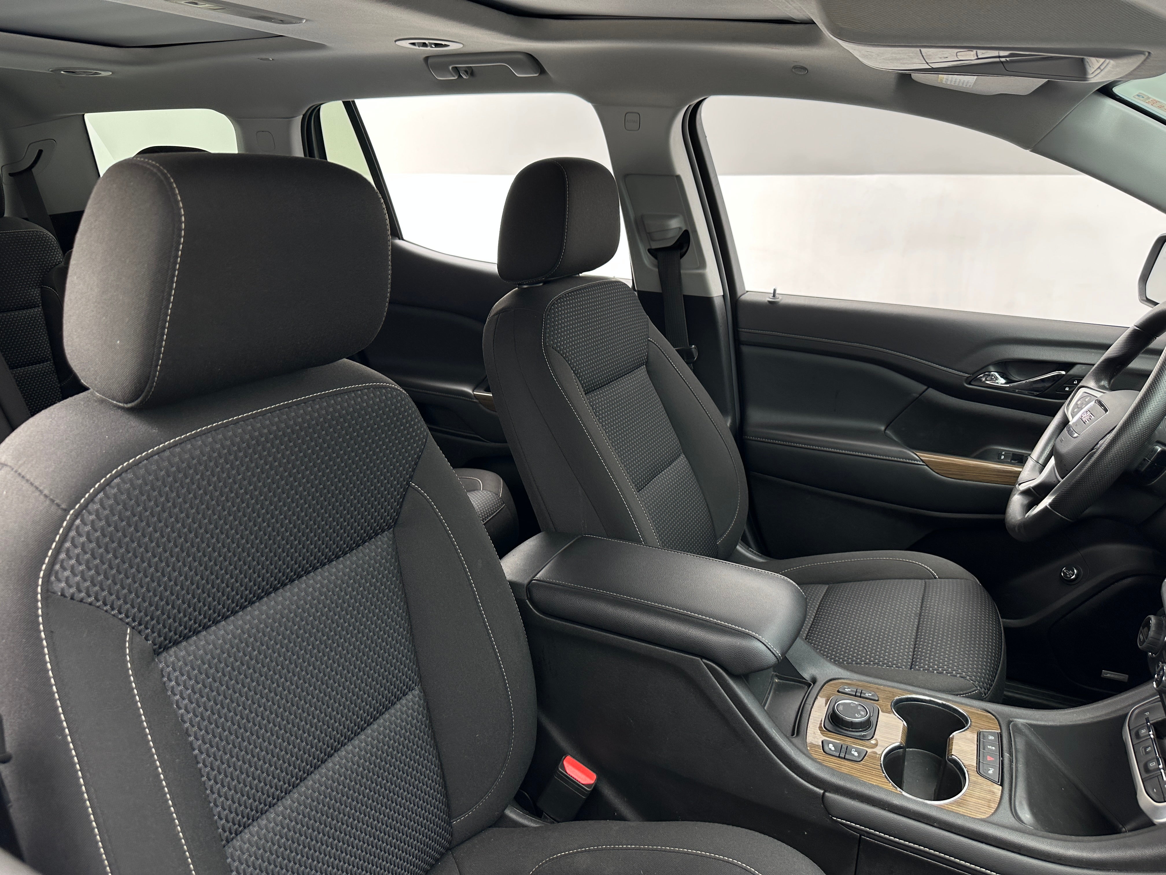 2022 GMC Acadia SLE 2