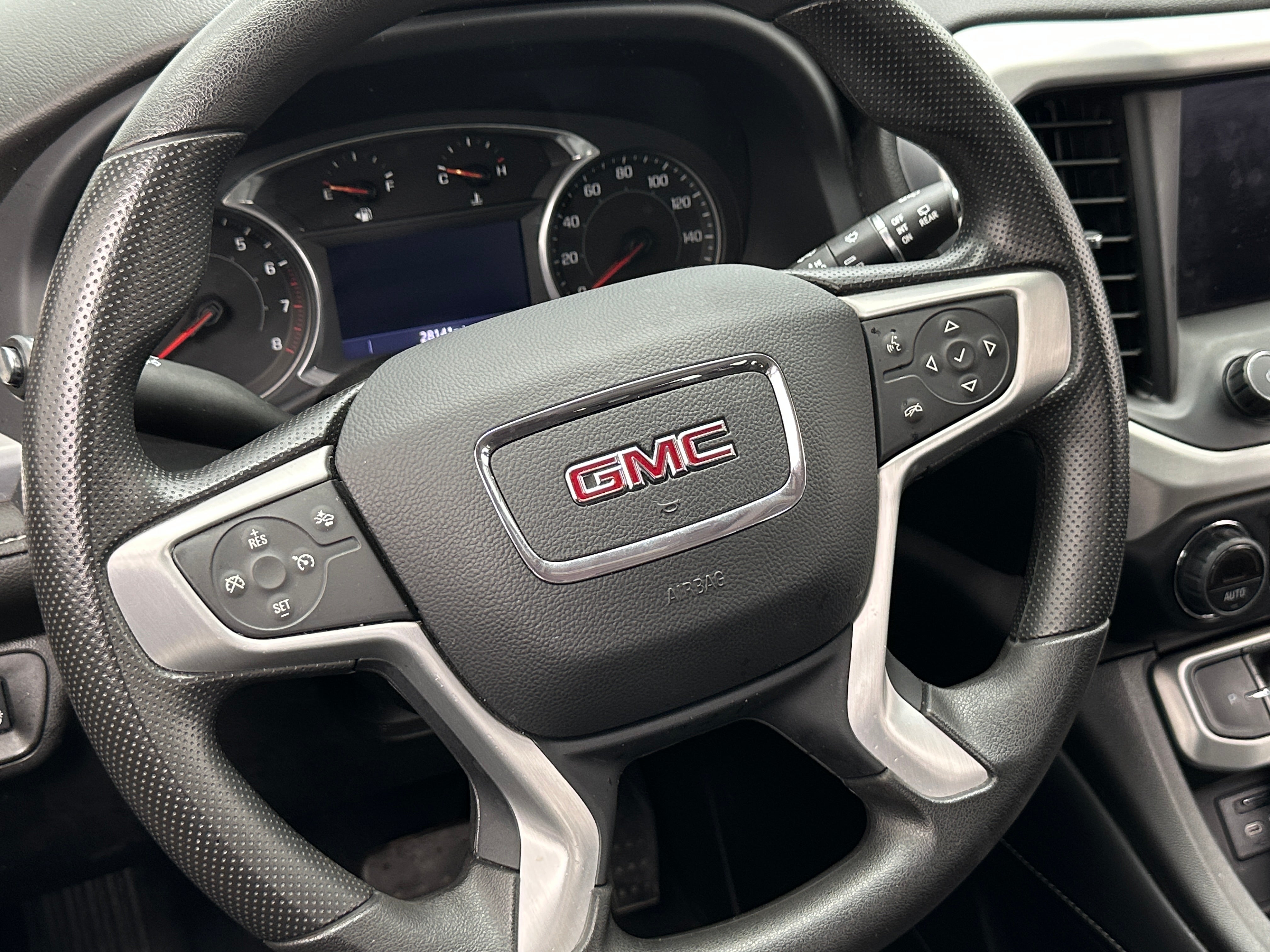 2022 GMC Acadia SLE 5